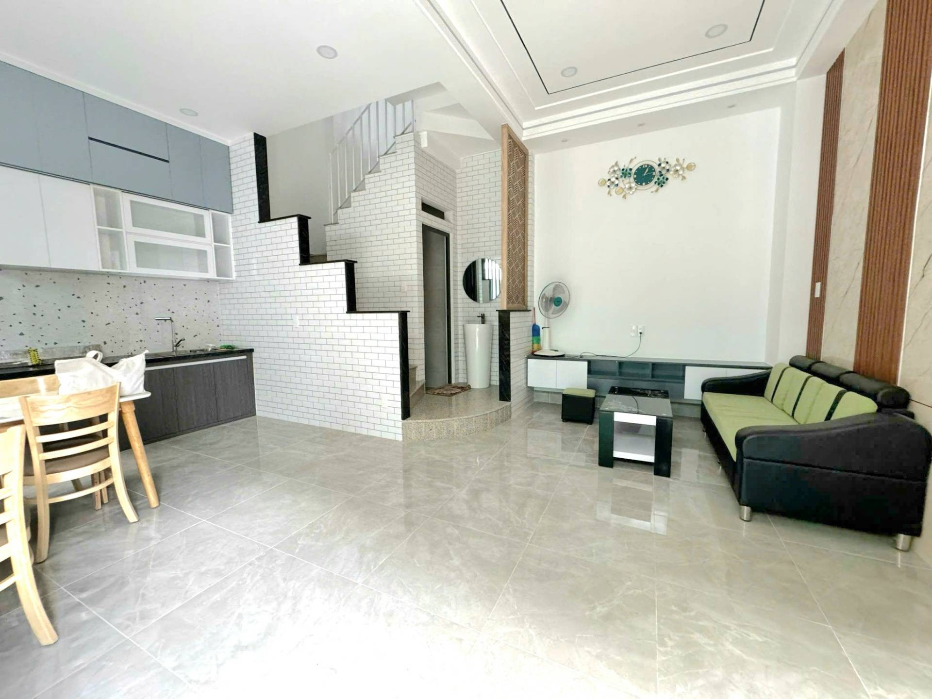 Nhà 4 tầng mặt tiền rộng 6.3m giá 3.5 tỷ tại Phan Huy Ích