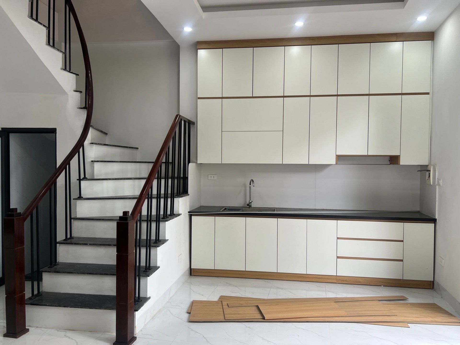 Nhà Hoàng Liệt 4 tầng 3 phòng ngủ, tiện ích đầy đủ, giá 6,x tỷ