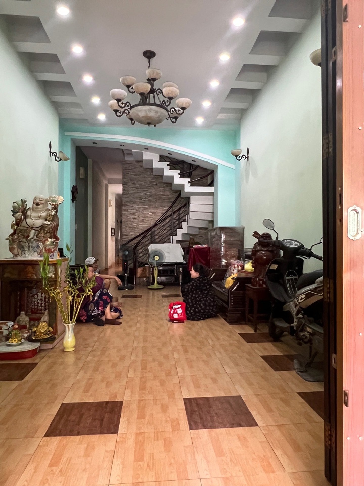 Bán nhà 4 tầng diện tích lớn tại quận 12, gần Trường Chinh