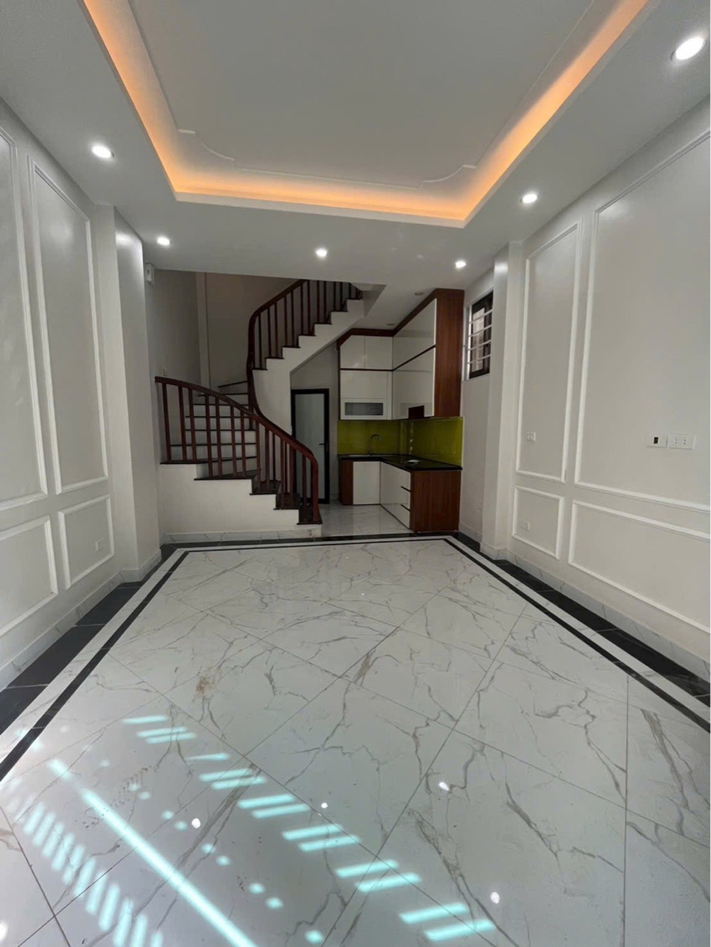 Cơ hội sở hữu nhà 5 tầng lô góc,Ô tô vf3 nhà mới lung linh tại Xuân Phương, vị trí đẹp giá cực tốt