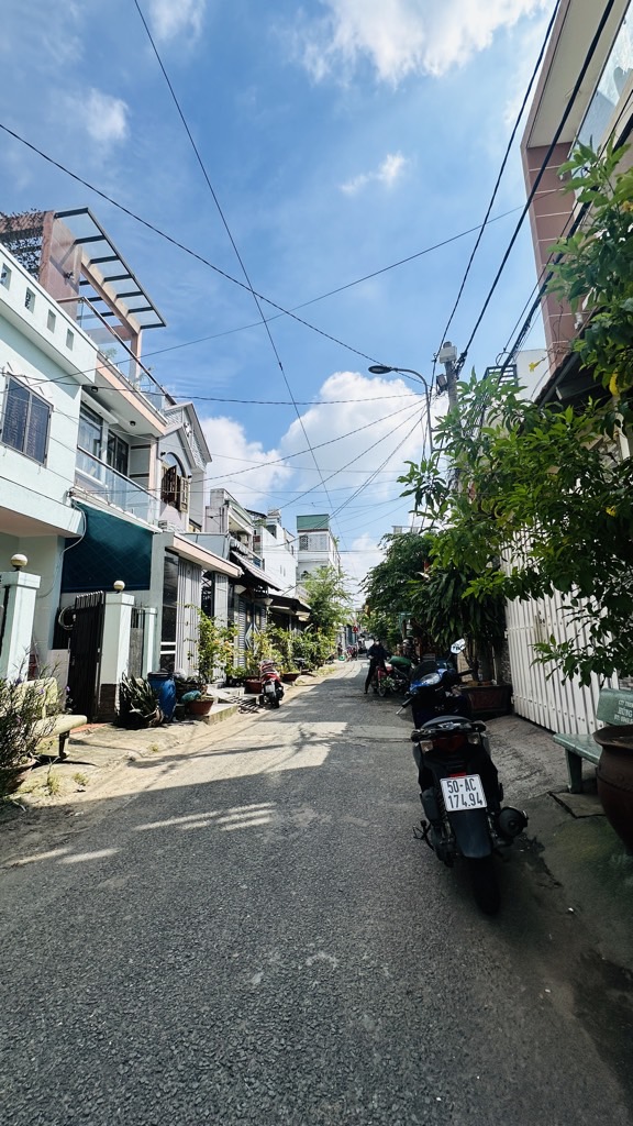 Nhà 4PN hiện đại ngay hẻm xe tải Trường Chinh, Q12