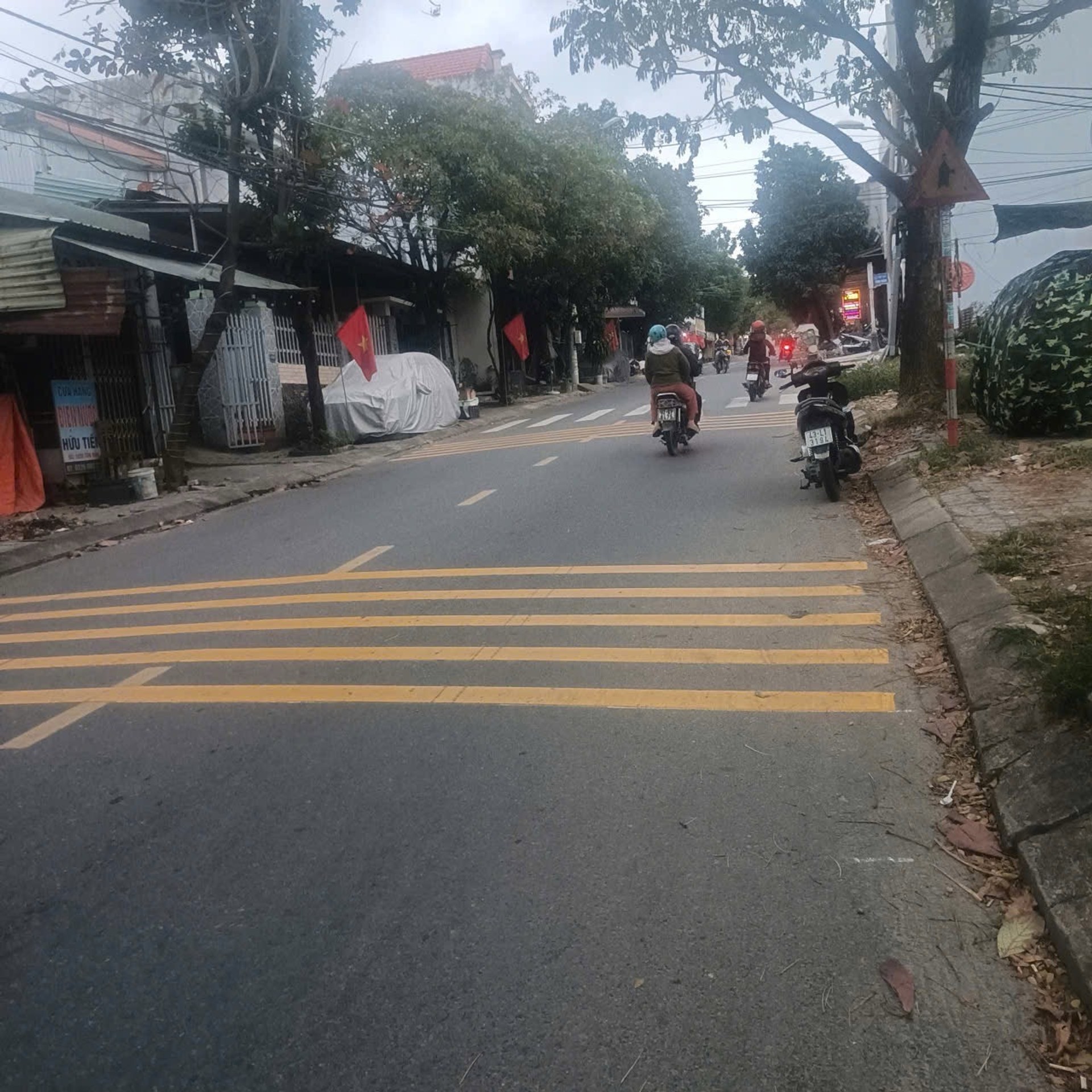 Cơ hội sở hữu đất mặt tiền rộng hiếm có tại Tôn Đản, giá tốt để đầu tư