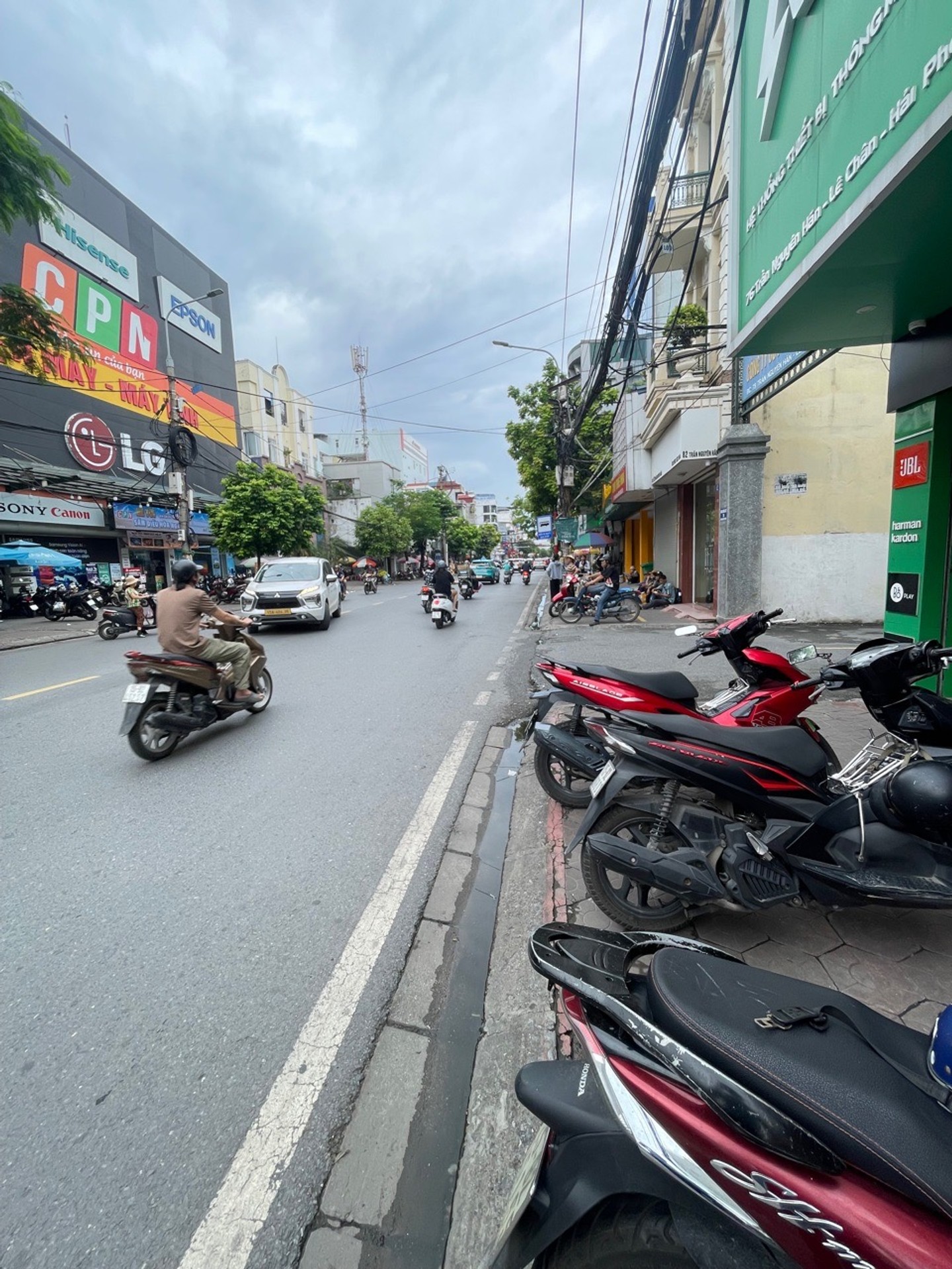 Bán nhà mặt phố Trần Nguyên Hãn 190m2 mặt tiền 7,5m xây toà nhà văn phòng, giá chỉ 35 tỷ