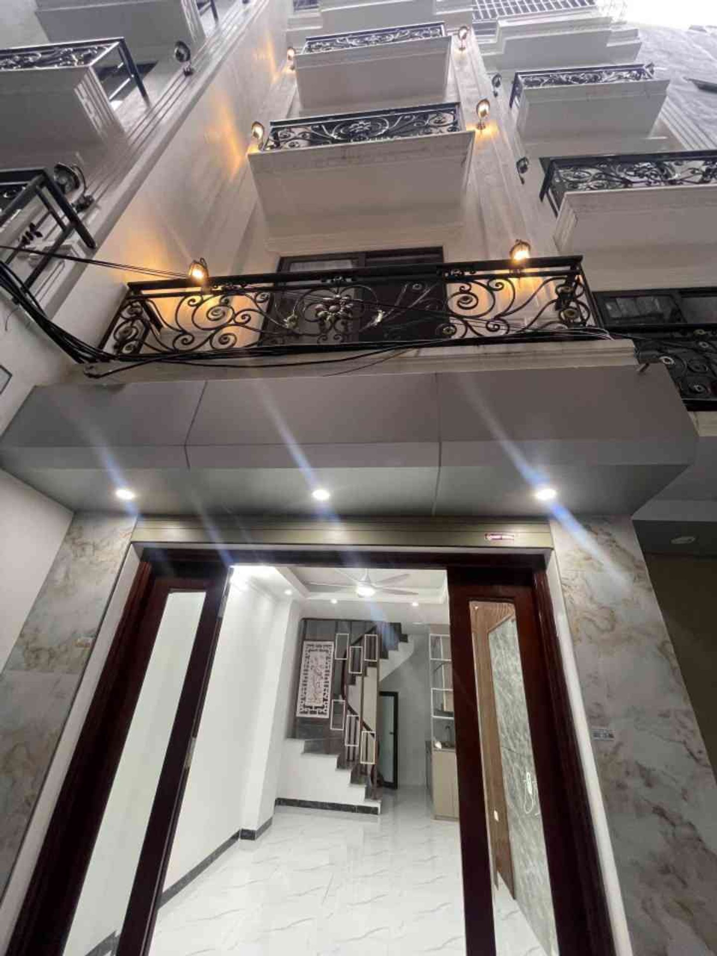 Bán nhà riêng 5 tầng trung tâm Phúc Lợi ô tô đỗ cổng full nội thất