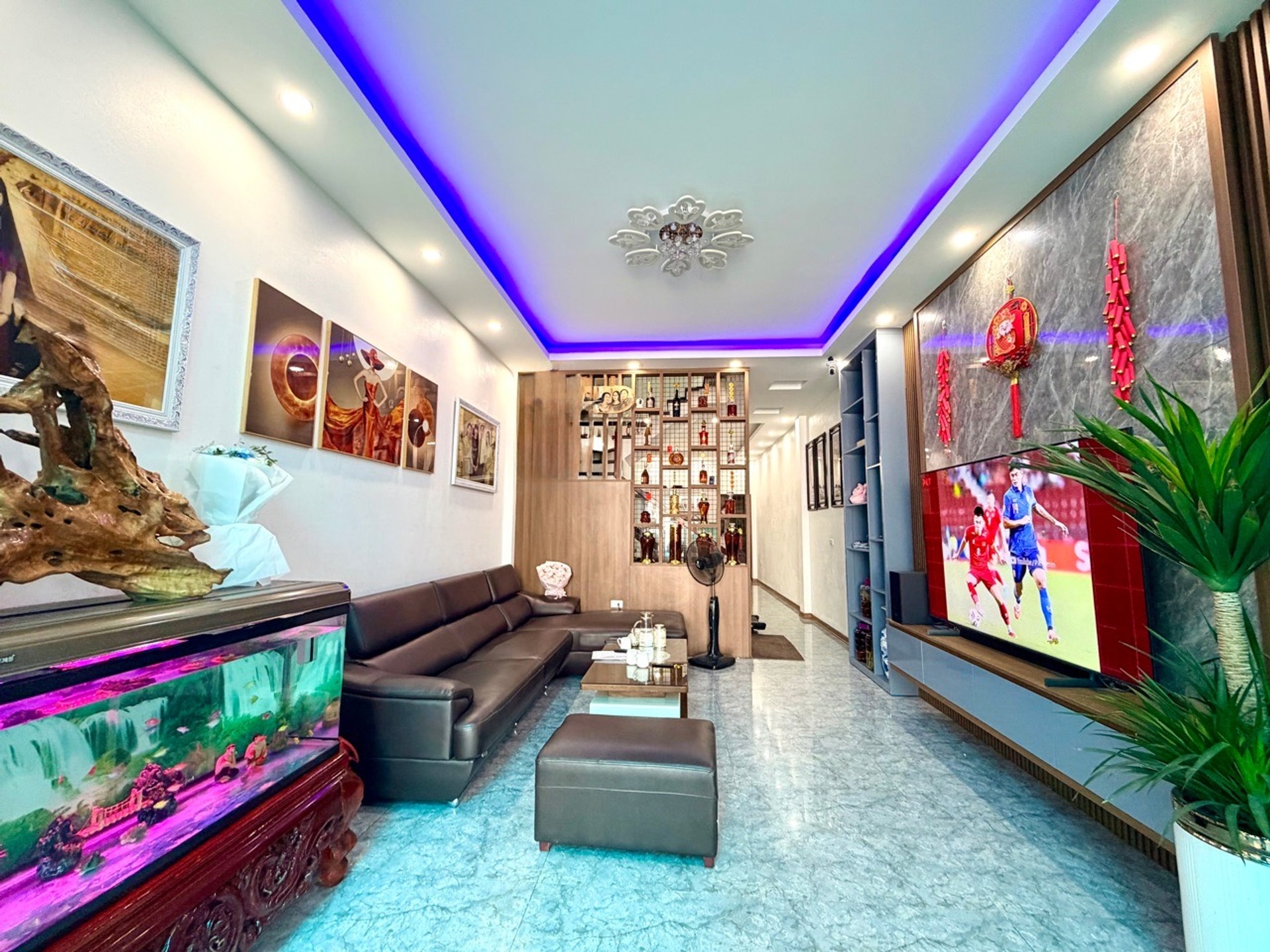🏡Bán nhà 3 tầng ngõ 20 Cao Xanh, ngay gần Ford Cao Xanh
✔️ Diện tích: 82,2m2. mặt tiền: 5m