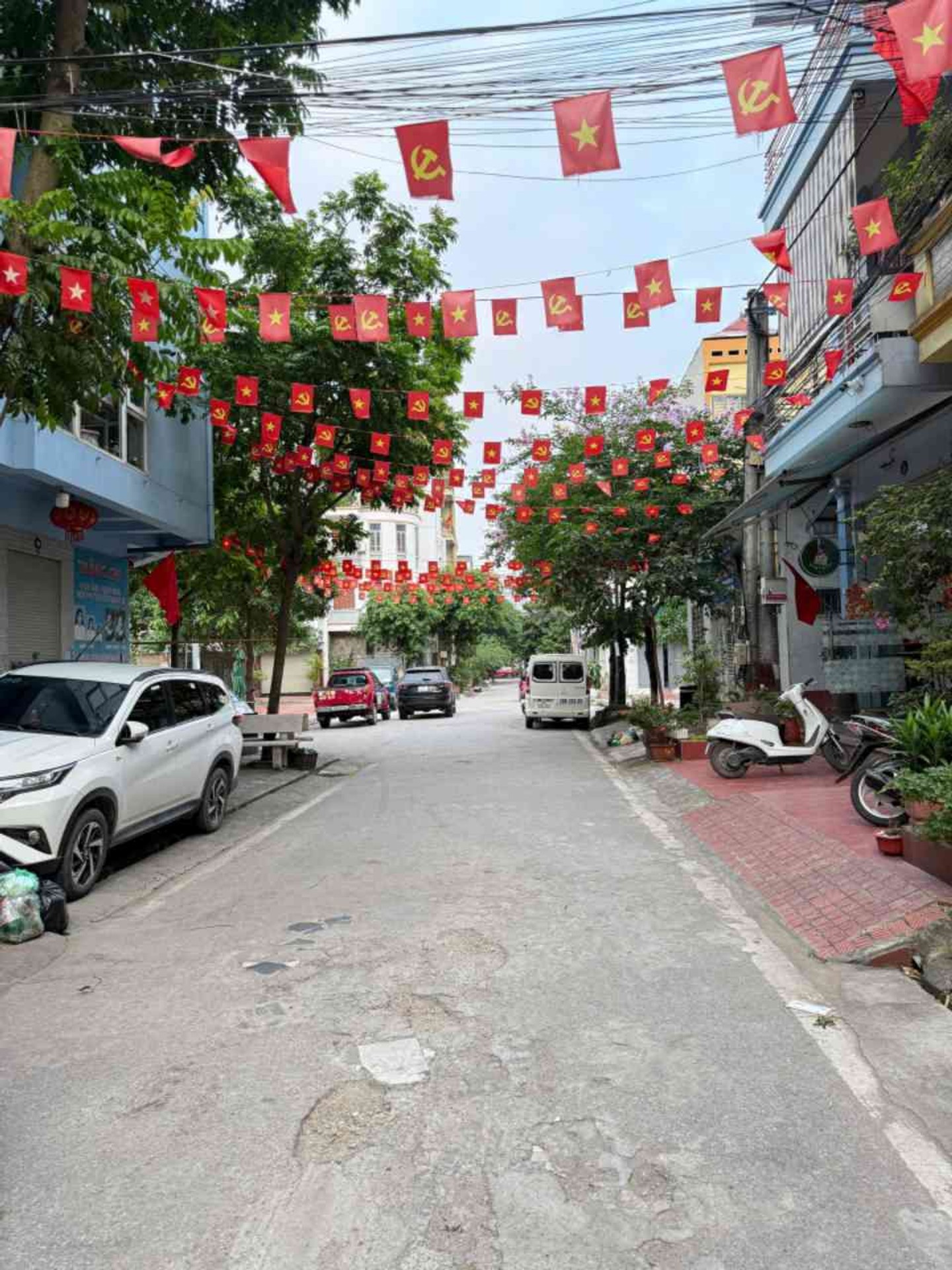Bán nhà riêng 6 tầng có thang máy, 2 mặt ngõ tại Yên Sở, diện tích 74m2