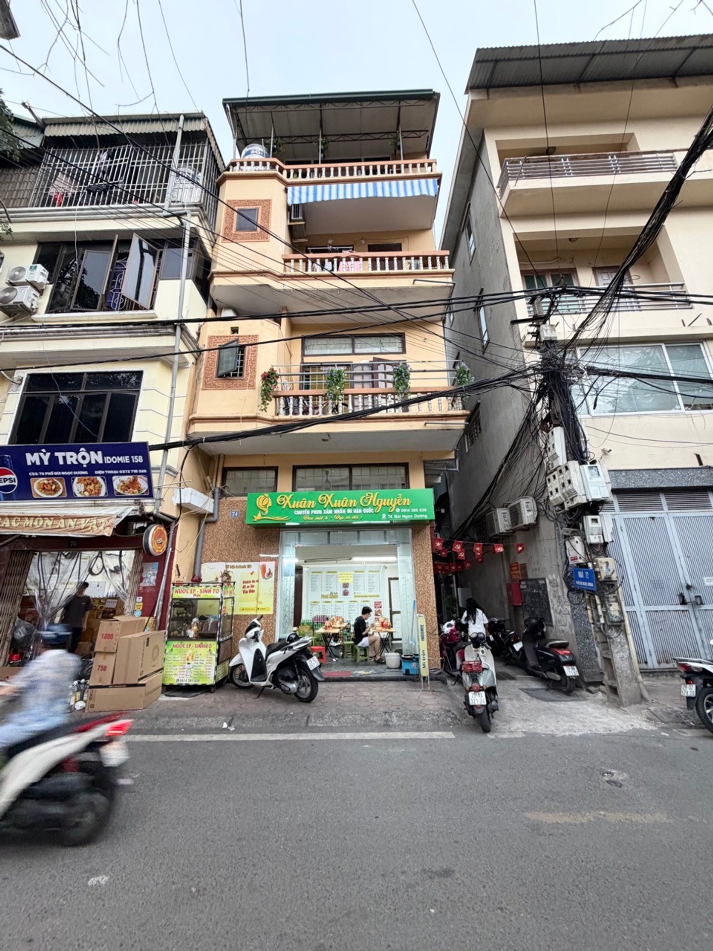 Bán nhà mặt phố lô góc Hai Bà Trưng 30m² hướng Đông Nam kinh doanh tốt