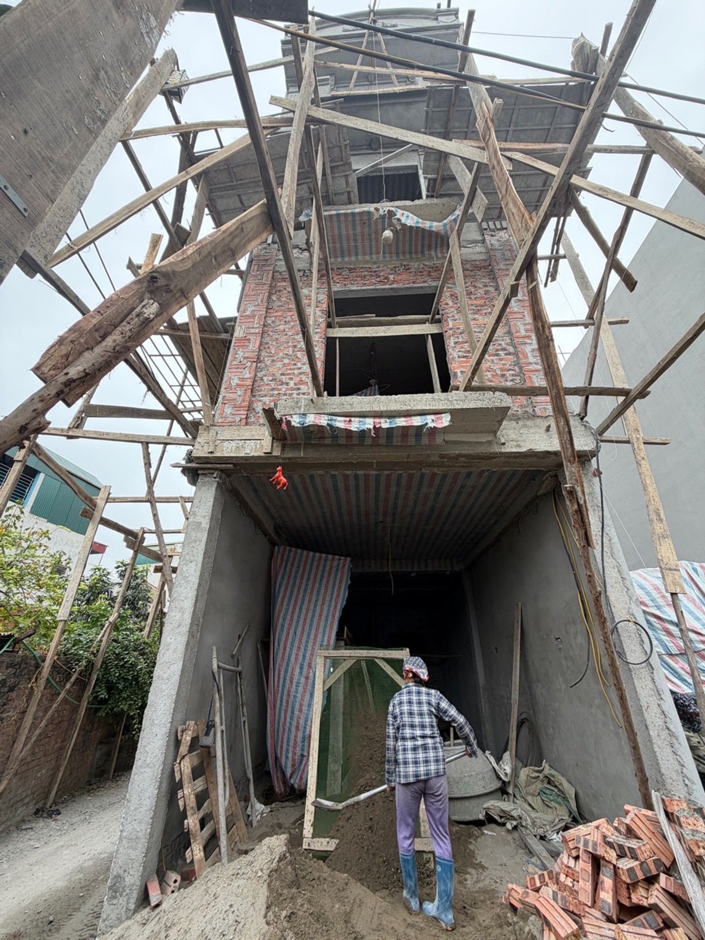 Bán nhà riêng 45m2 6tầng thang máy gần ô tô , ở phúc lợi hà nội
