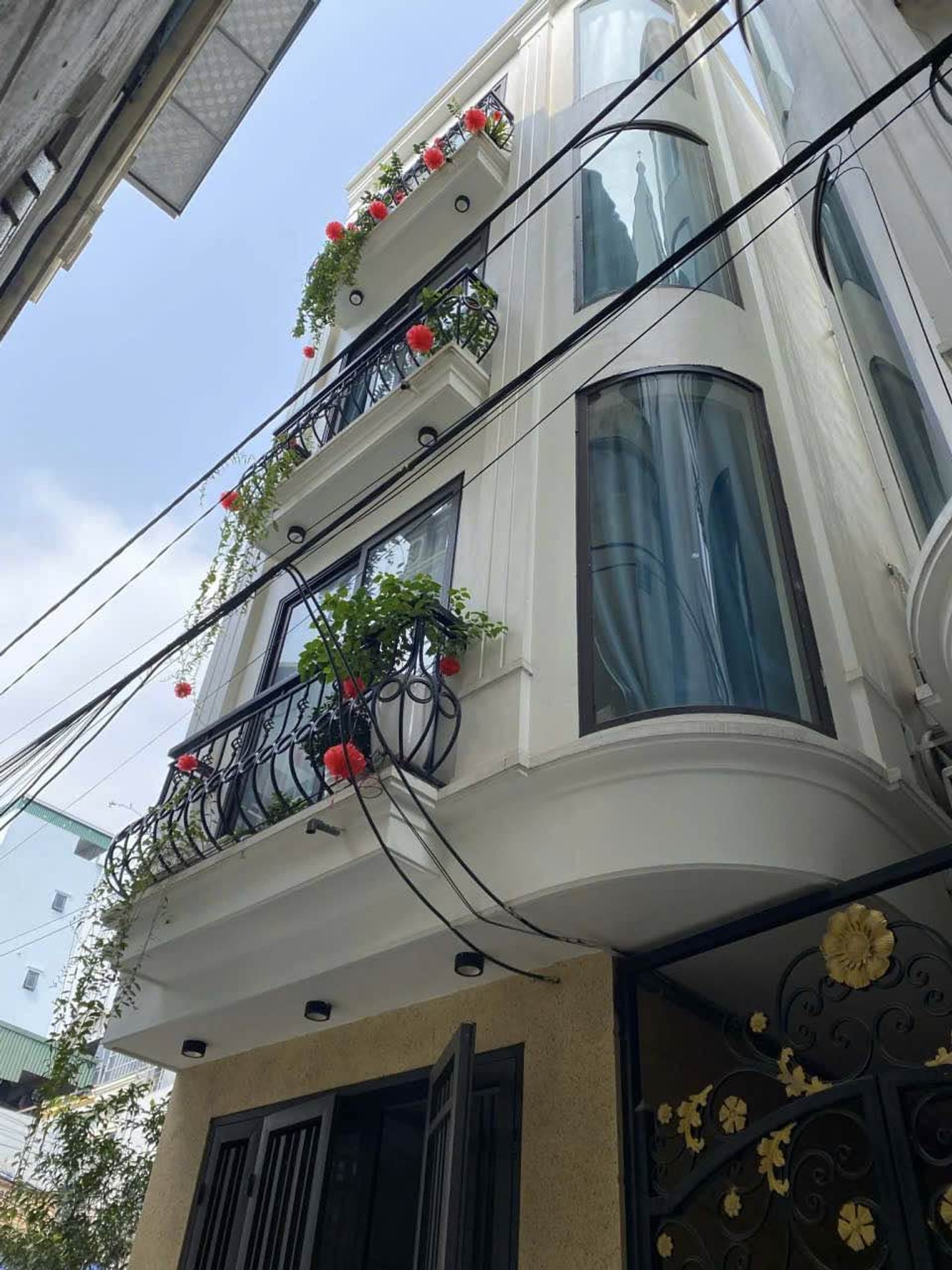 Cơ hội sở hữu nhà lô góc đẹp, ô tô đỗ cửa tại quận sầm uất