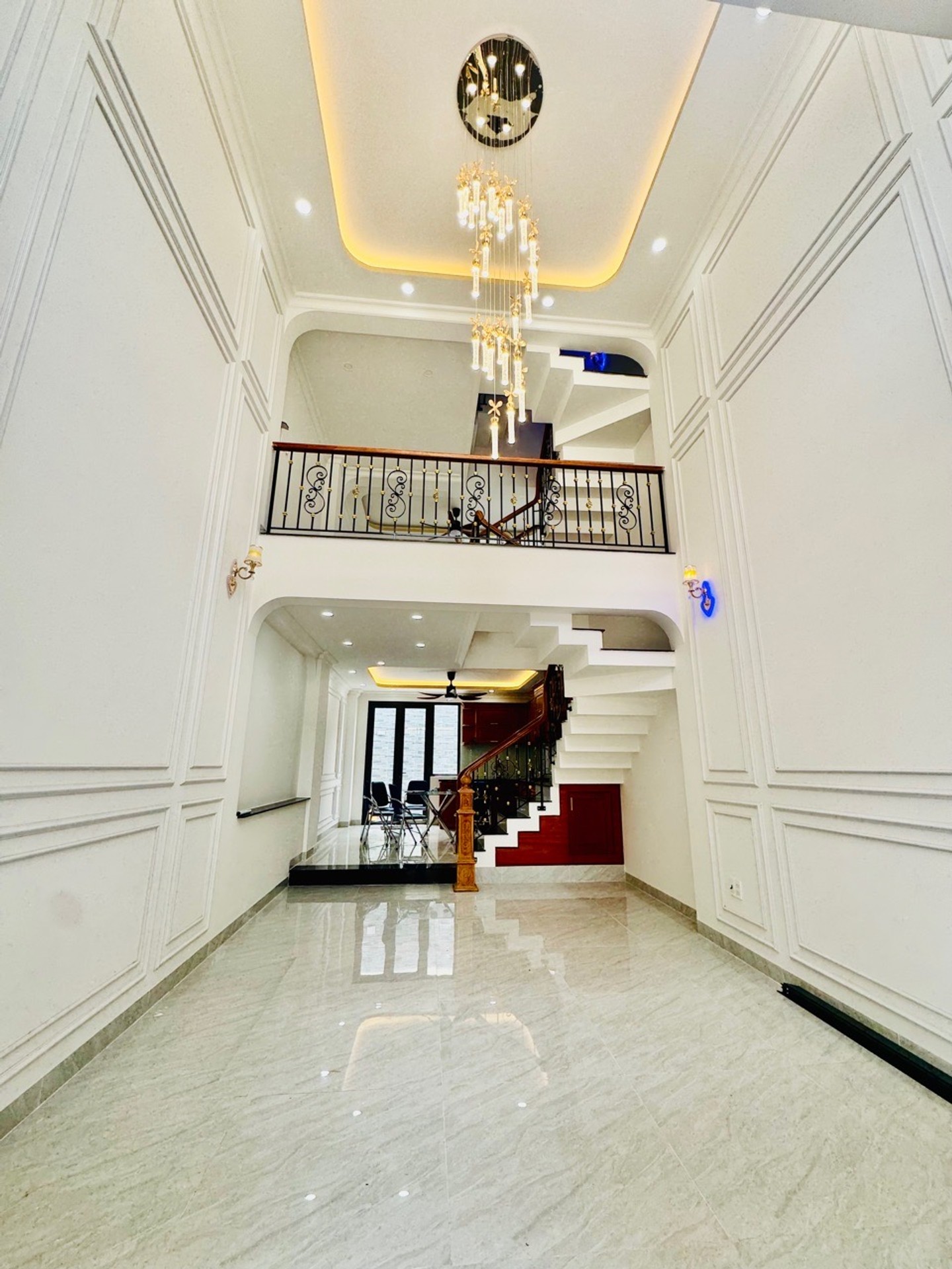 Bán nhà riêng 4 tầng 50m2 phường Hiệp Bình hướng Tây Nam, ô tô đỗ trong nhà