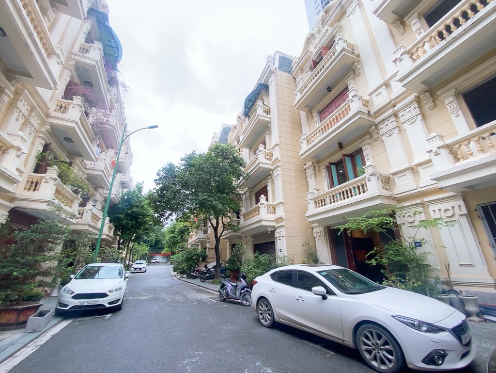Biệt thự liền kề thiết kế thang máy phong cách châu Âu đẳng cấp tại Ngô Quyền 93m2, 6 tầng.