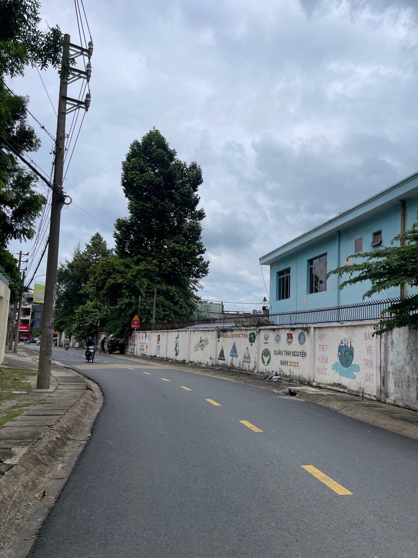 Nhà riêng 4 tầng sang trọng với thang máy tại phường Tăng Nhơn Phú A