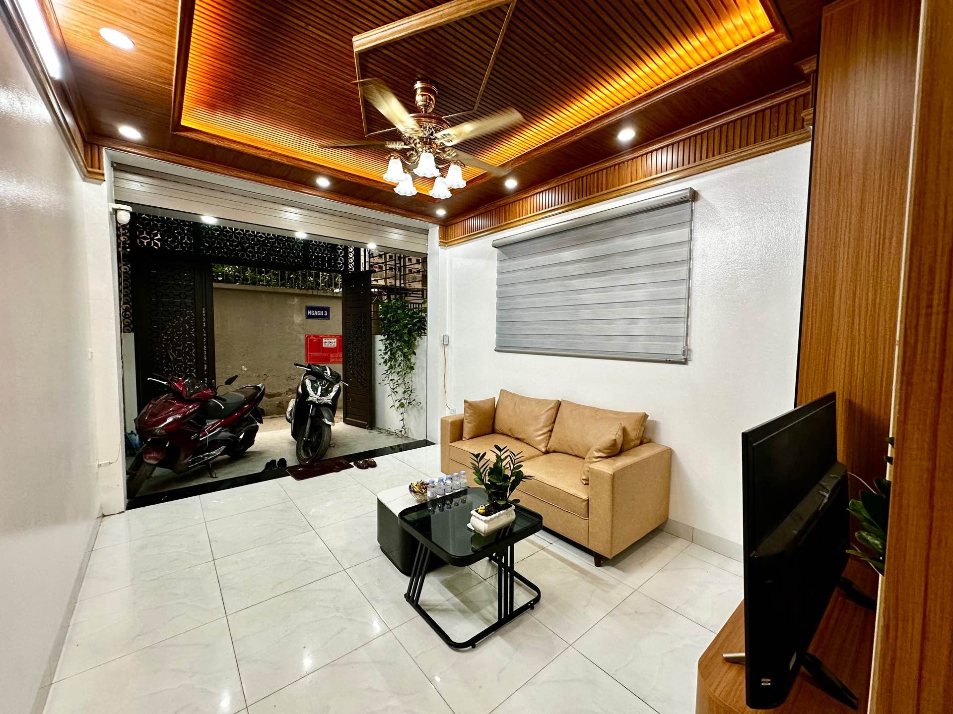 Quang Trung Nhà Lô Góc 4 Tầng Sáng Mát Gần Ô Tô