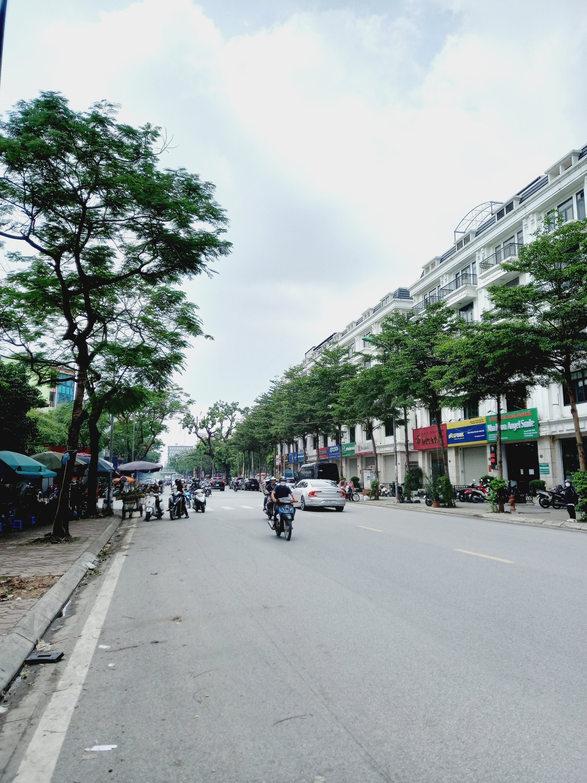 Bán đất mặt tiền 5m tại Xuân La, ngõ rộng thuận tiện kinh doanh