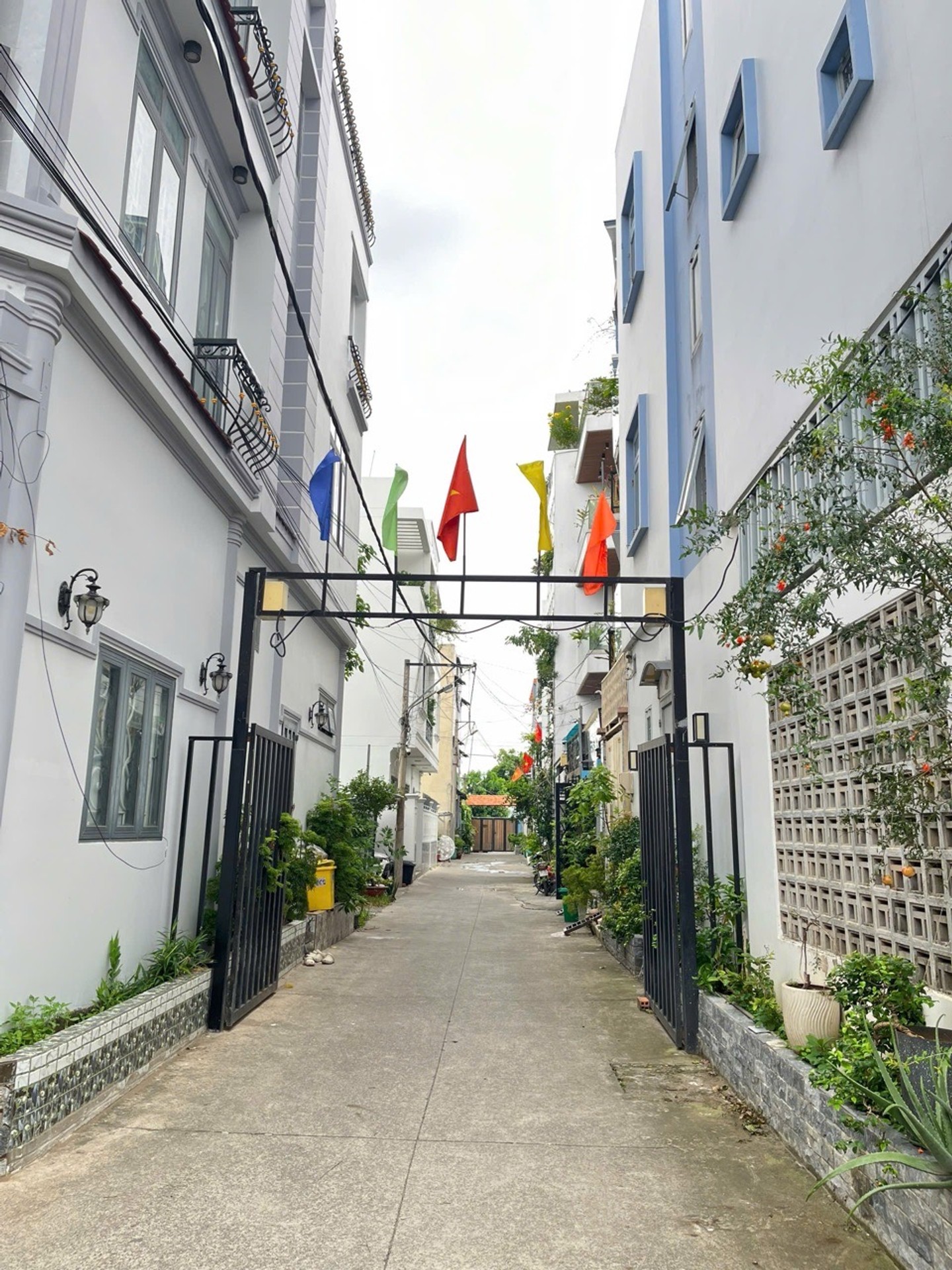 HIẾM! NHÀ NGAY QUỐC LỘ 13 - HÀNG XÓM VẠN PHÚC CITY - 53M2 X 2 TẦNG - CHỈ 5.4 TỶ