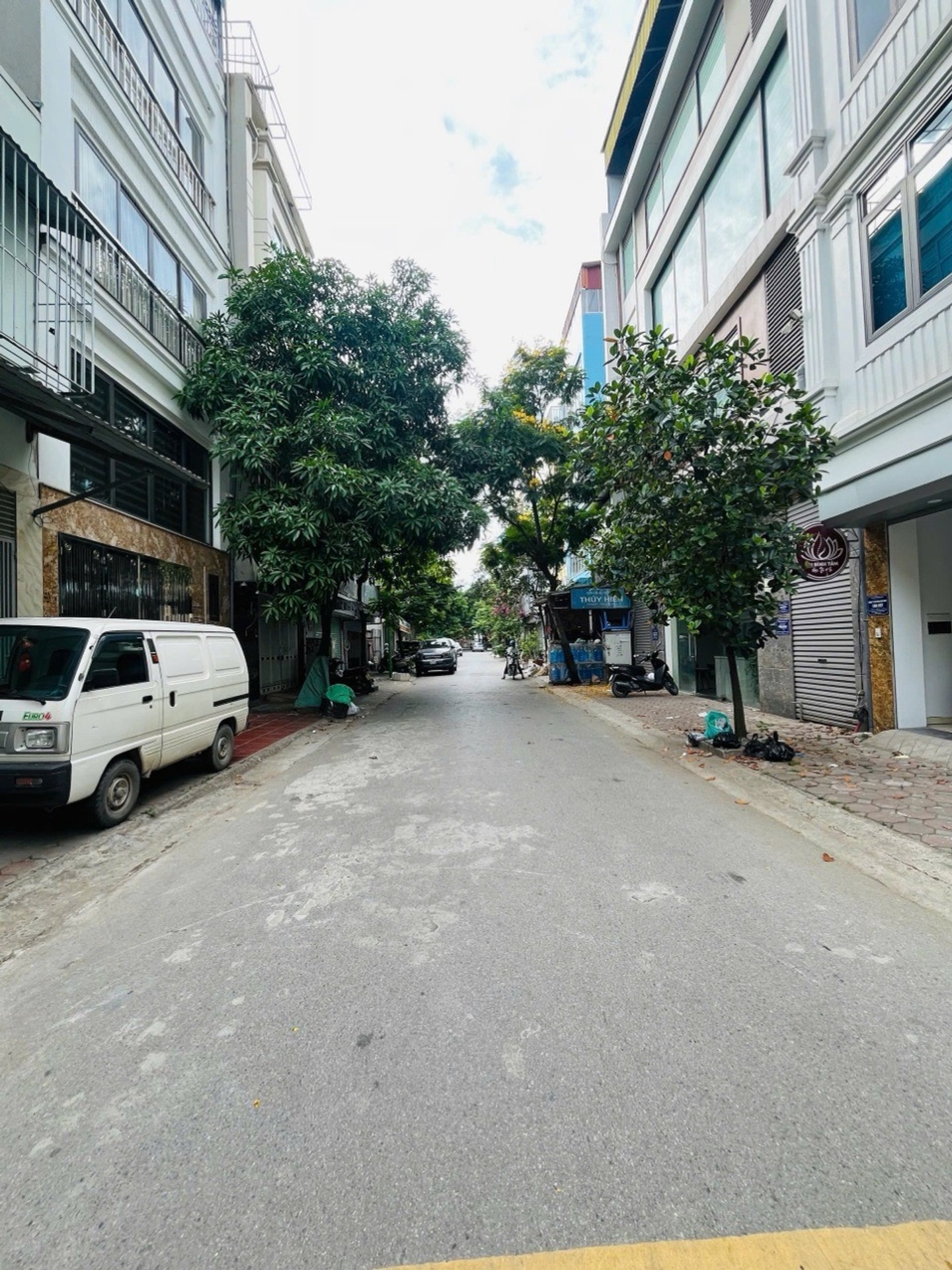 Siêu phẩm nhà 5 tầng thang máy tại Linh Đàm - ở hoặc làm văn phòng, ô tô tránh