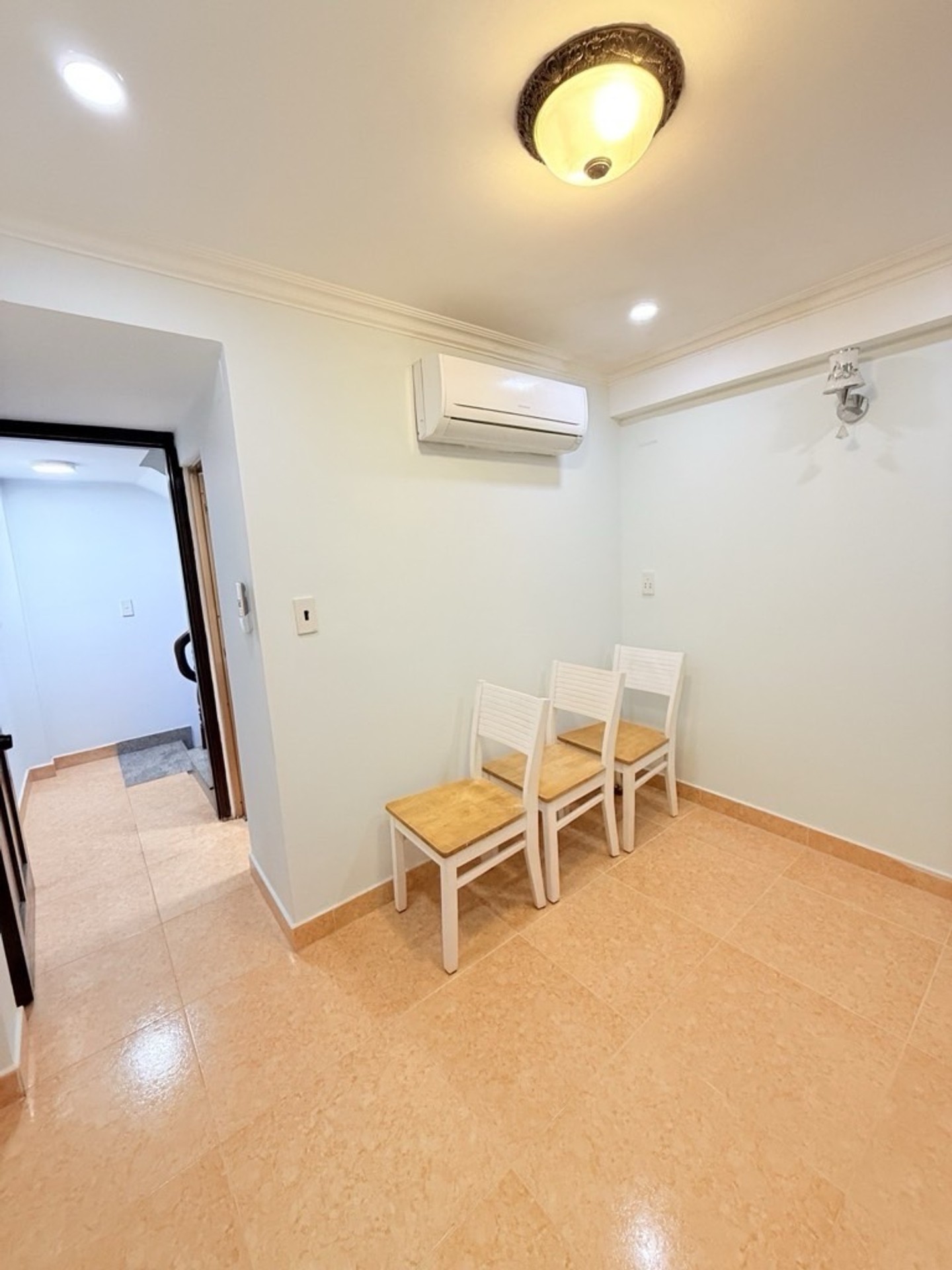 Bán nhà riêng Quận 3 hẻm 4m gần mặt tiền, 5 tầng, 3 phòng ngủ