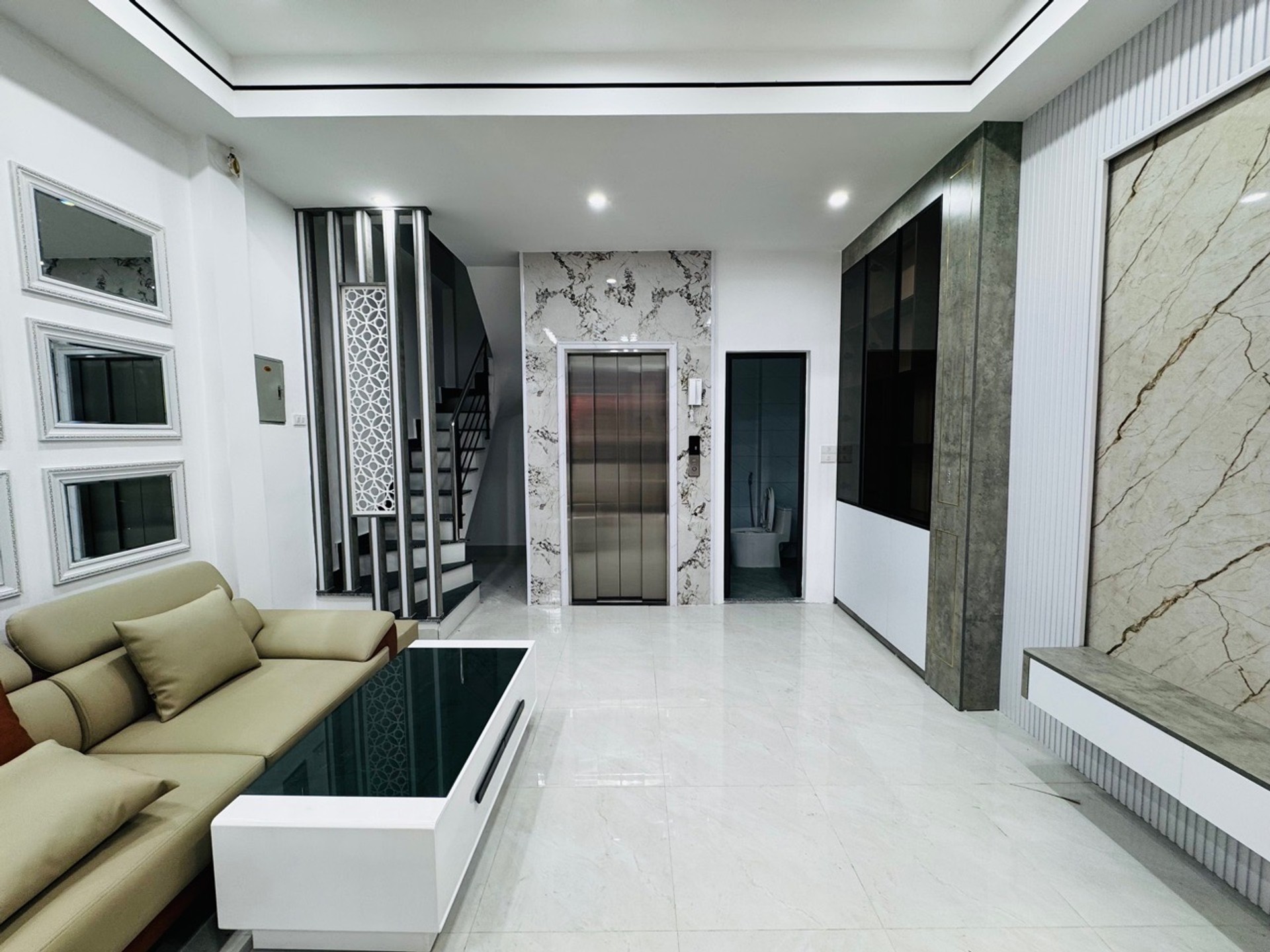 Bán nhà khu Lê Trọng Tấn | Lô góc mặt tiền rộng, 6 tầng thang máy mới đẹp, gần 35m2 chỉ tầm 9.x tỷ