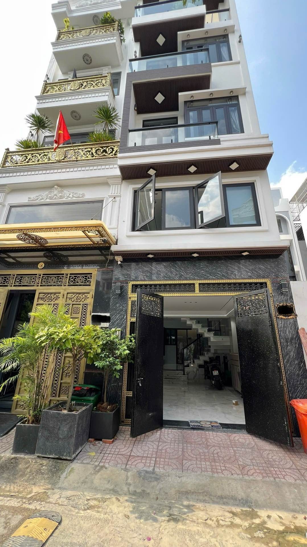 Bán nhà 5 tầng 52m2, giá 6.8 tỷ, quận Bình Tân