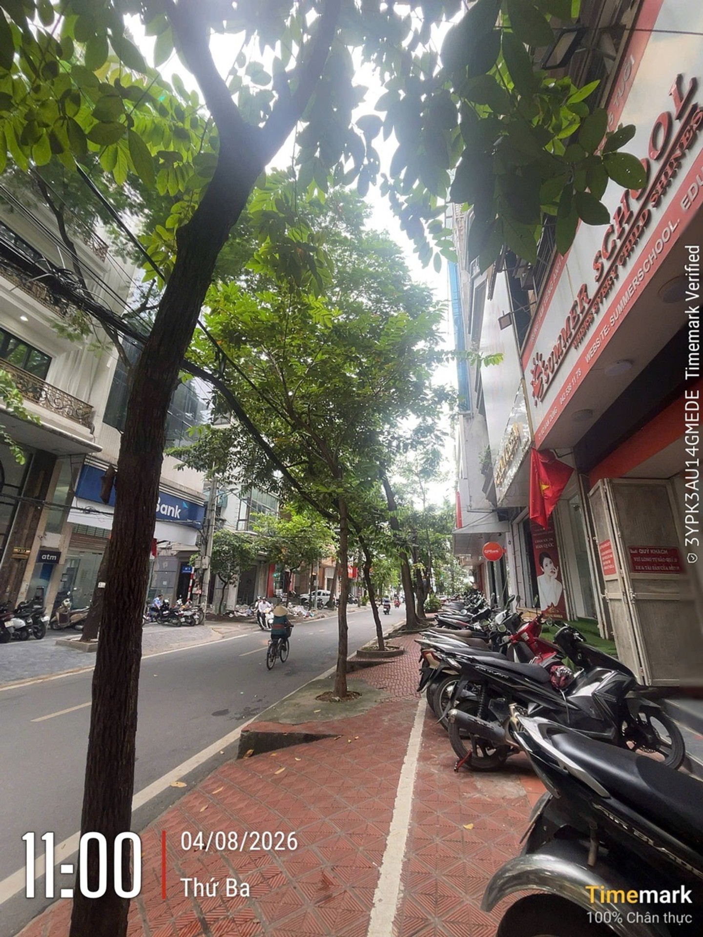 Nhà mặt phố Võ Văn Dũng sang trọng với thang máy và vỉa hè rộng