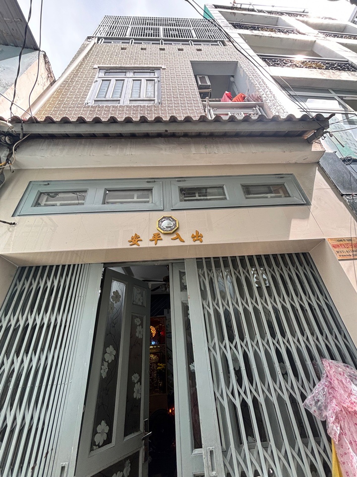 170/xx Bến Vân Đồn
3.6x9
3 tầng 3 PN