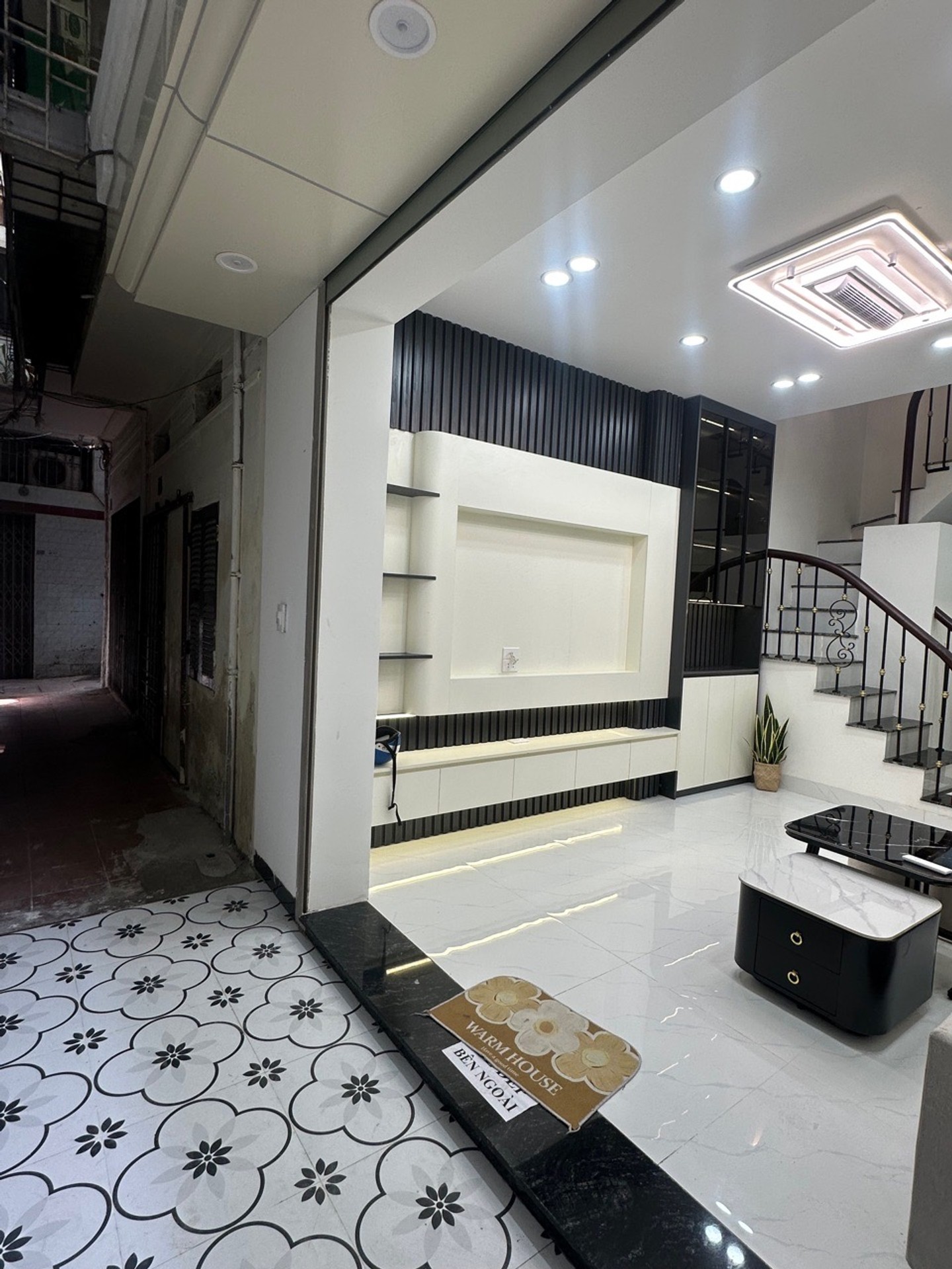 Nhà 5 tầng Minh Khai giá tốt - Gần phố, ngõ ô tô cách chưa đến 100m