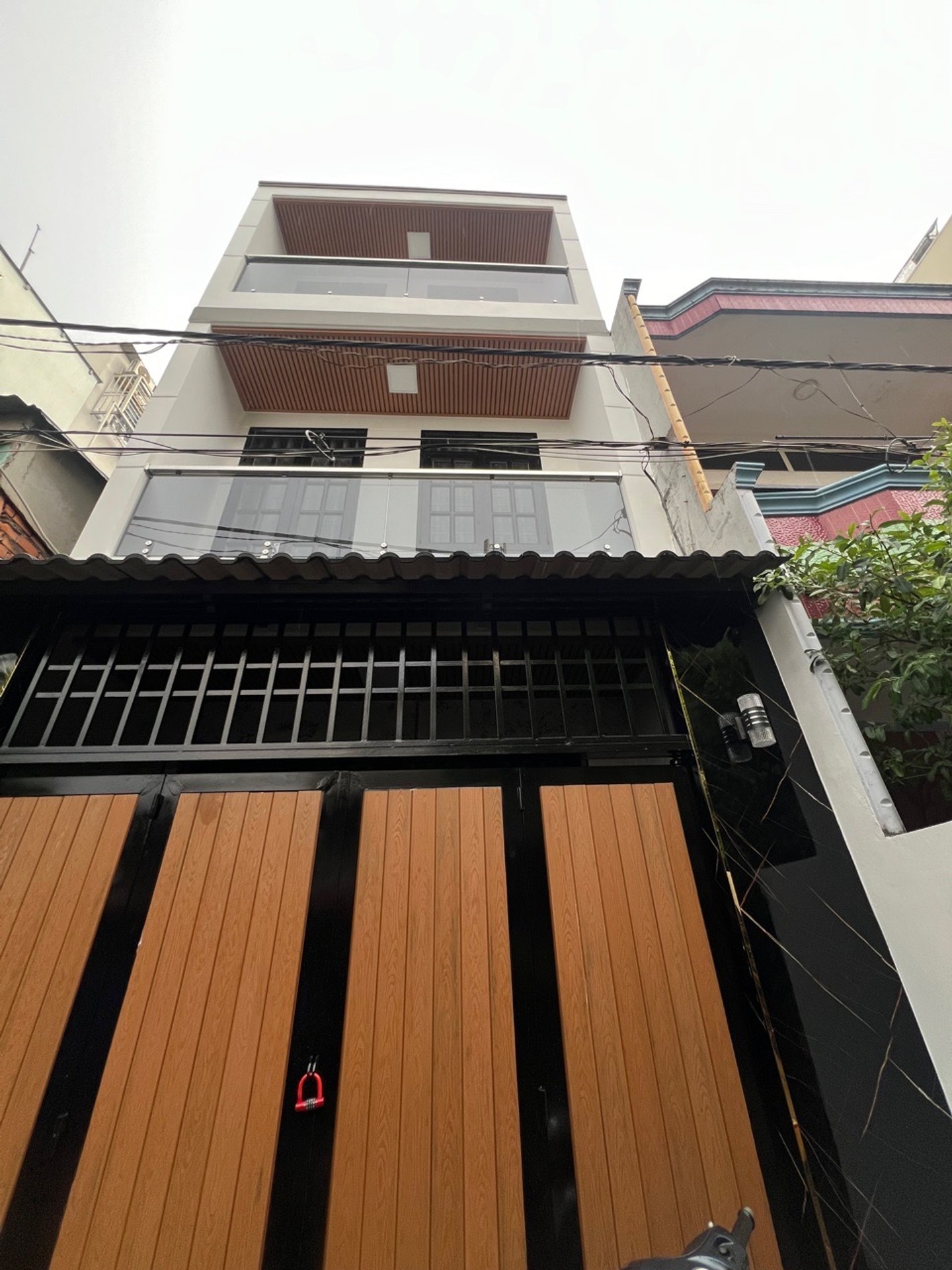 Nhà Phố Sang Trọng Tại Quận 8 với Thiết Kế Hiện Đại và Tiện Ích Đẳng Cấp