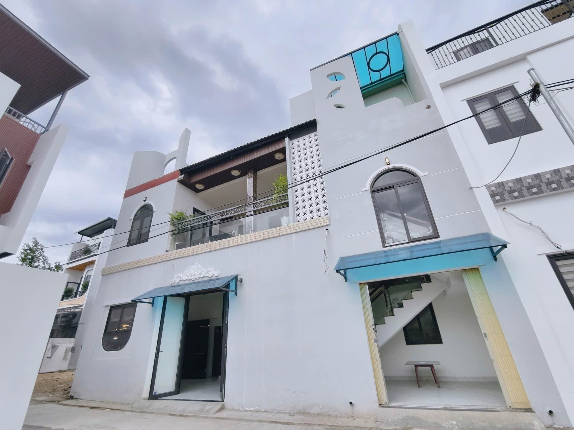 Nhà đẹp 3 tầng Tôn Đản - Ô tô vào tận nơi, rộng 80m²