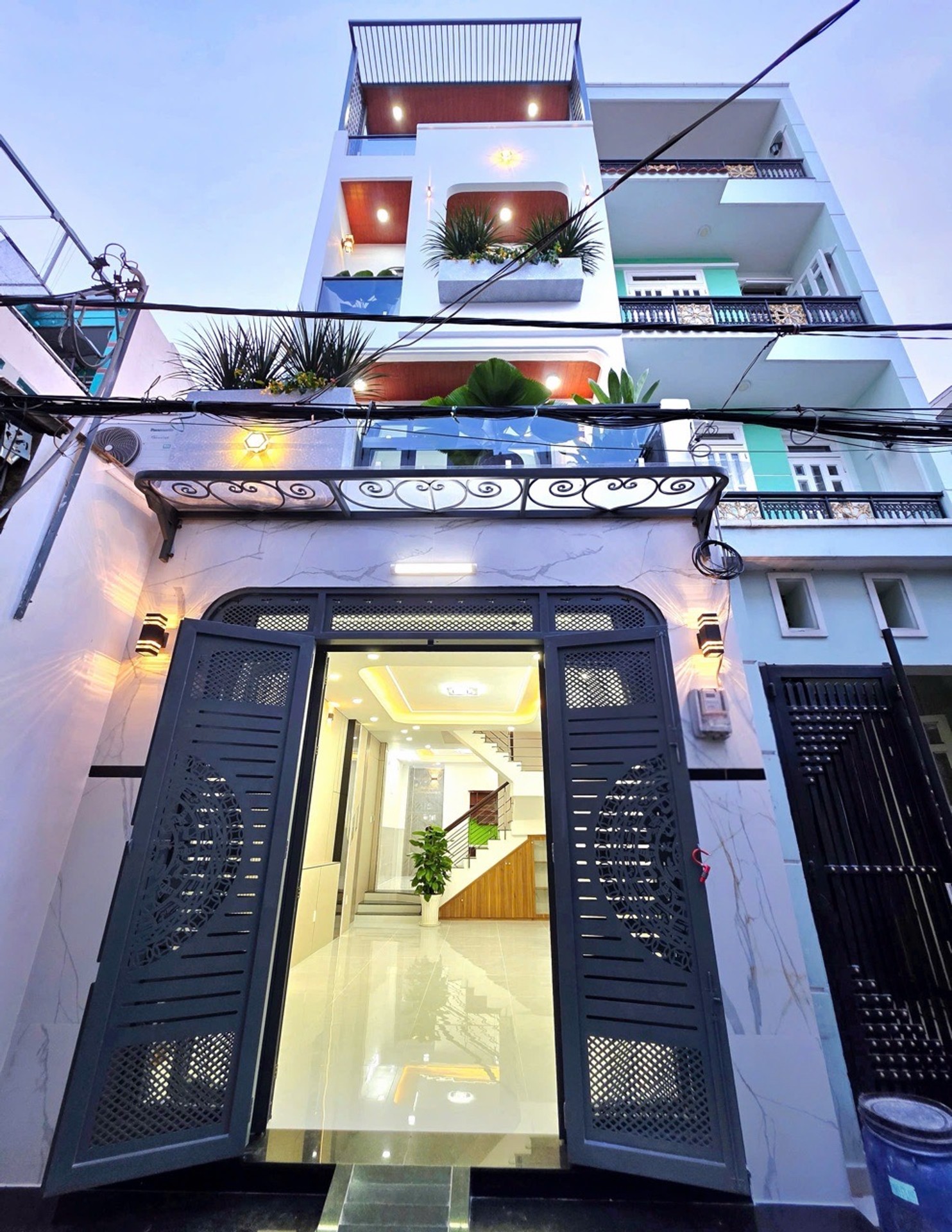 Bán nhà HXH Bình Tân nhỉnh 6 tỷ - Kênh Nước Đen - gần công viên - DT 4x14 - 1 trệt 2 lầu st.