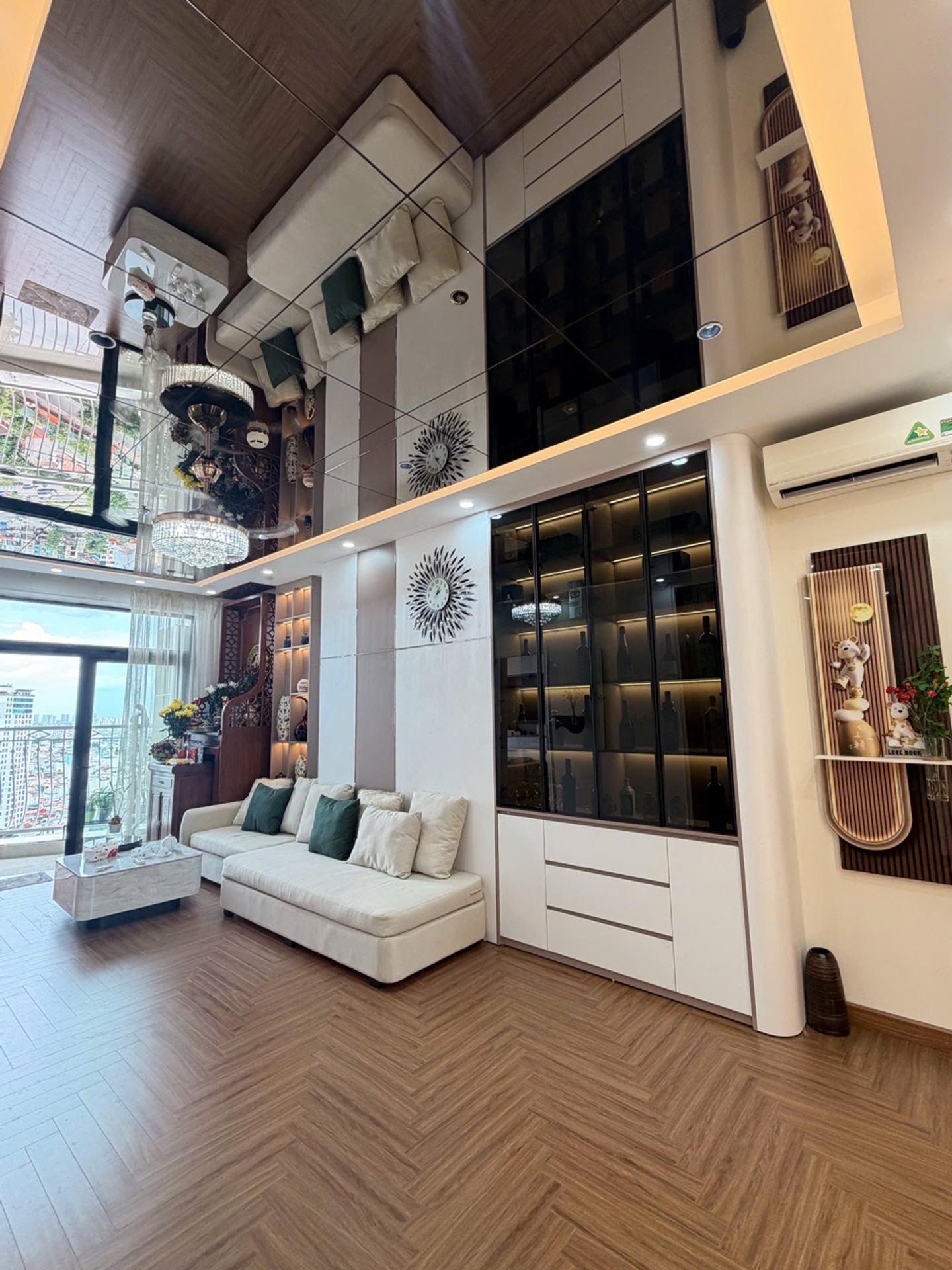Bán Căn hộ cao cấp 3 phòng ngủ tại Royal City, quận Thanh Xuân, diện tích 97m² chỉ 13,5 Tỷ