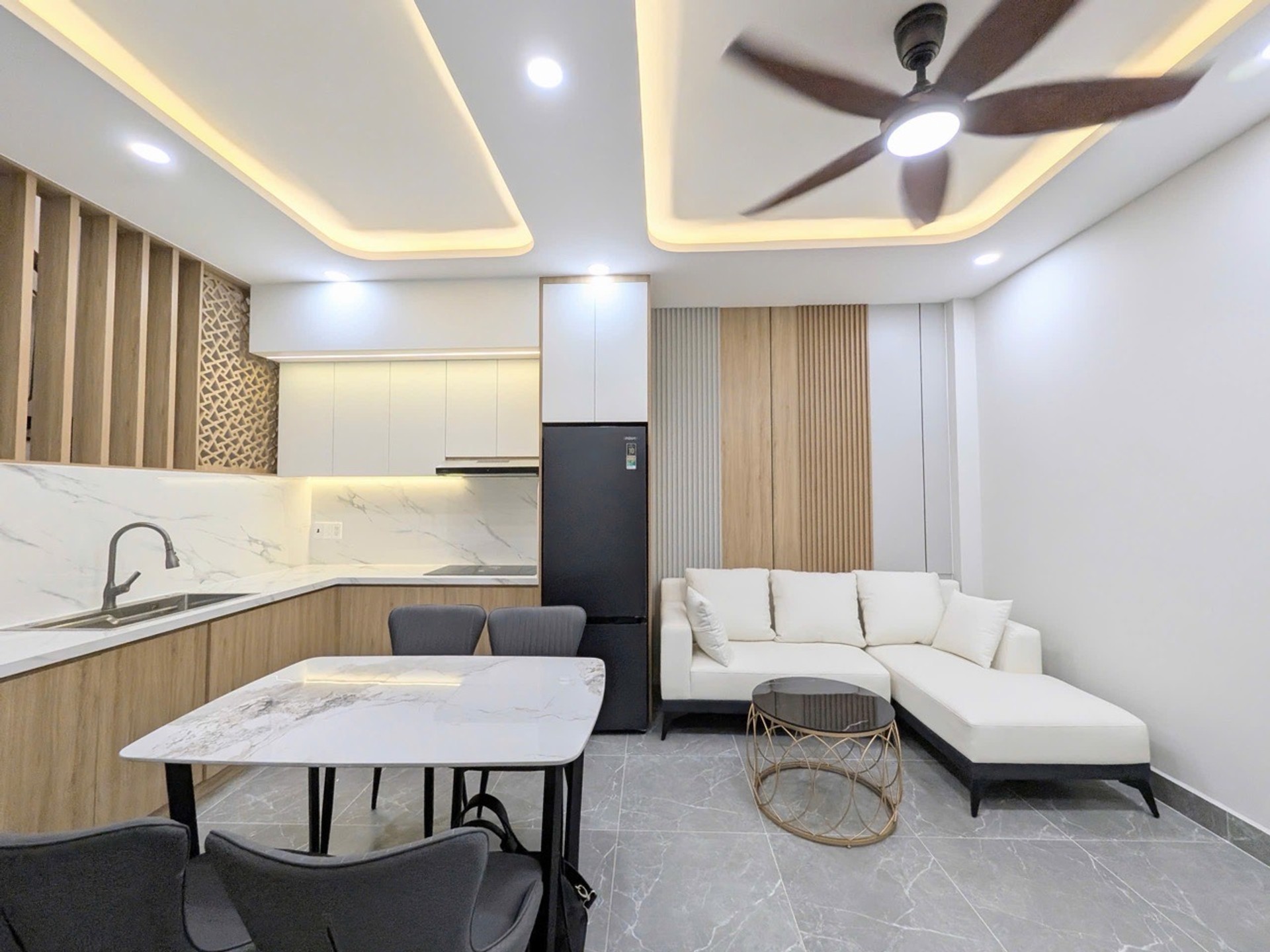 Nhà mặt tiền sầm uất gần chợ Cây Quéo, giá cực hấp dẫn