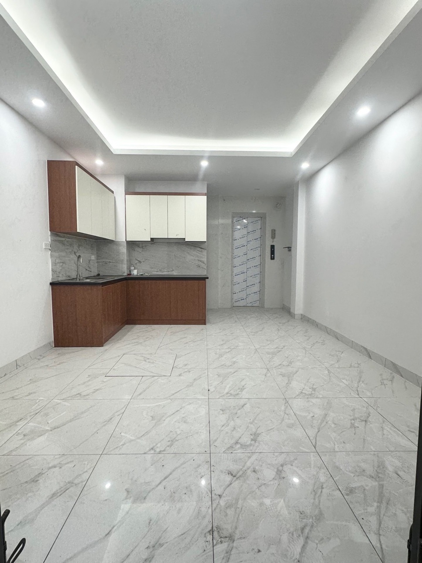 Nhà 5 Tầng Thang Máy Ngay Miếu Đầm - Cách 100m Ô Tô, Giá Đầu Tư Không Thể Bỏ Qua