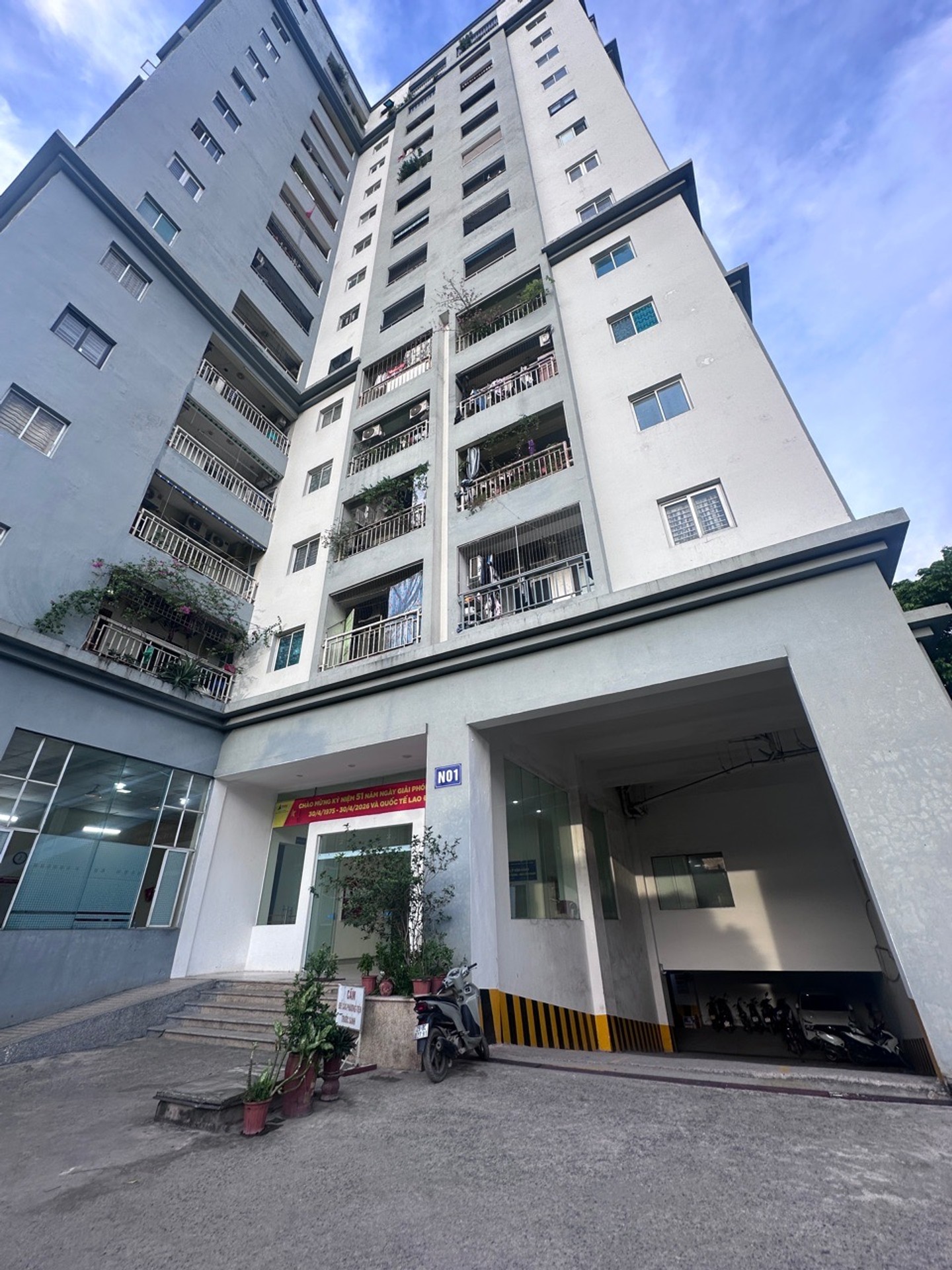 Căn hộ 3 ngủ full nội thất sẵn ở ngay tại Lĩnh Nam