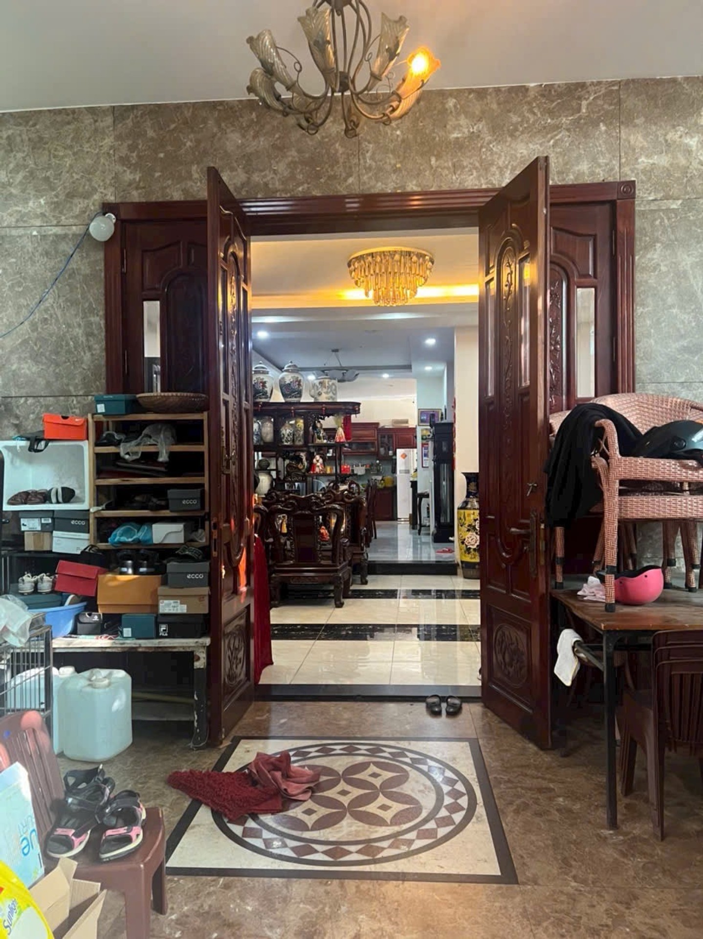Nhà mặt phố 3 tầng rộng rãi tại phường Tân Hưng, vị trí góc đắc địa