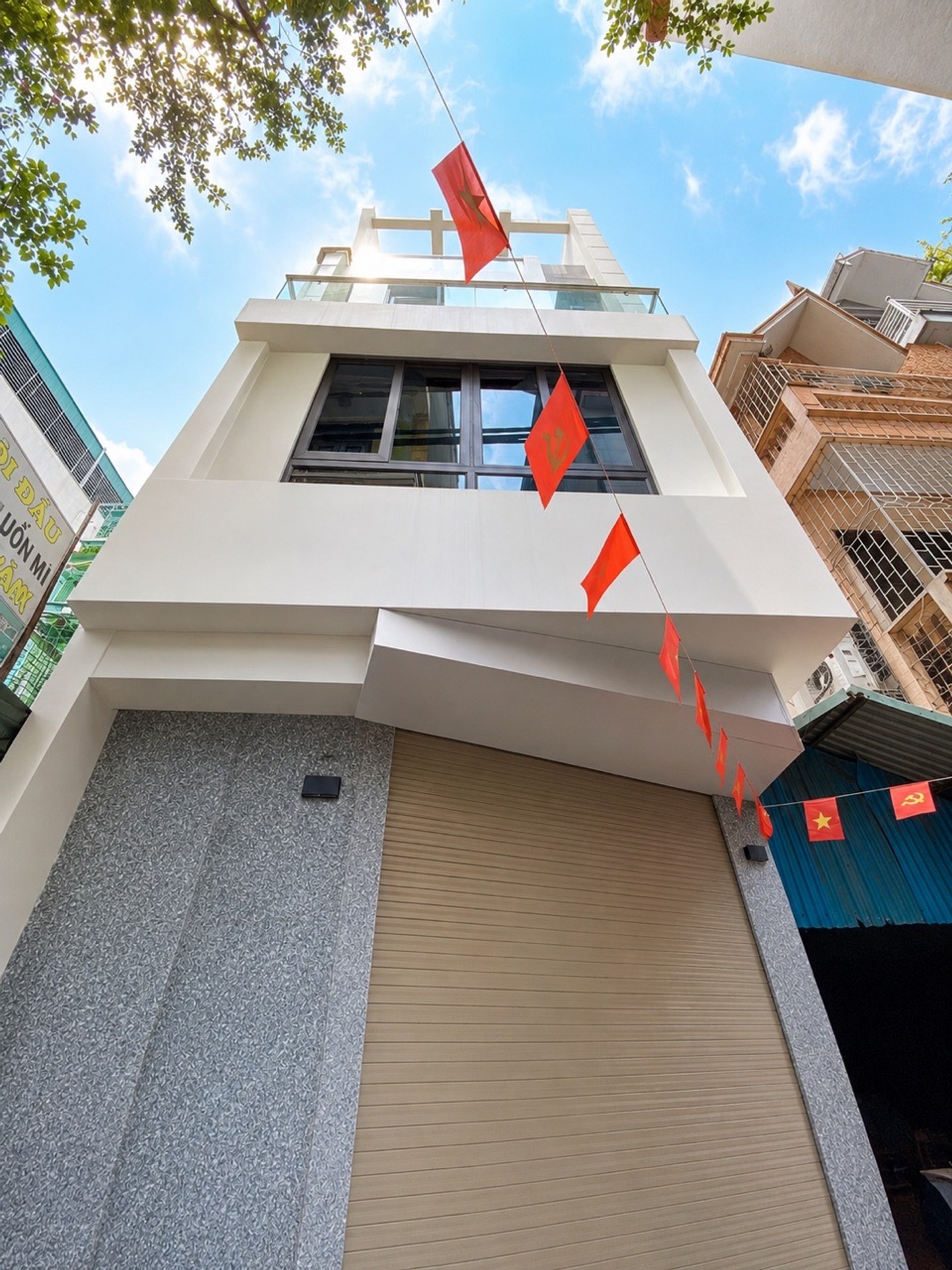 Bán nhà 4 tầng thang máy mặt ngõ kinh doanh tại Đình Thôn
