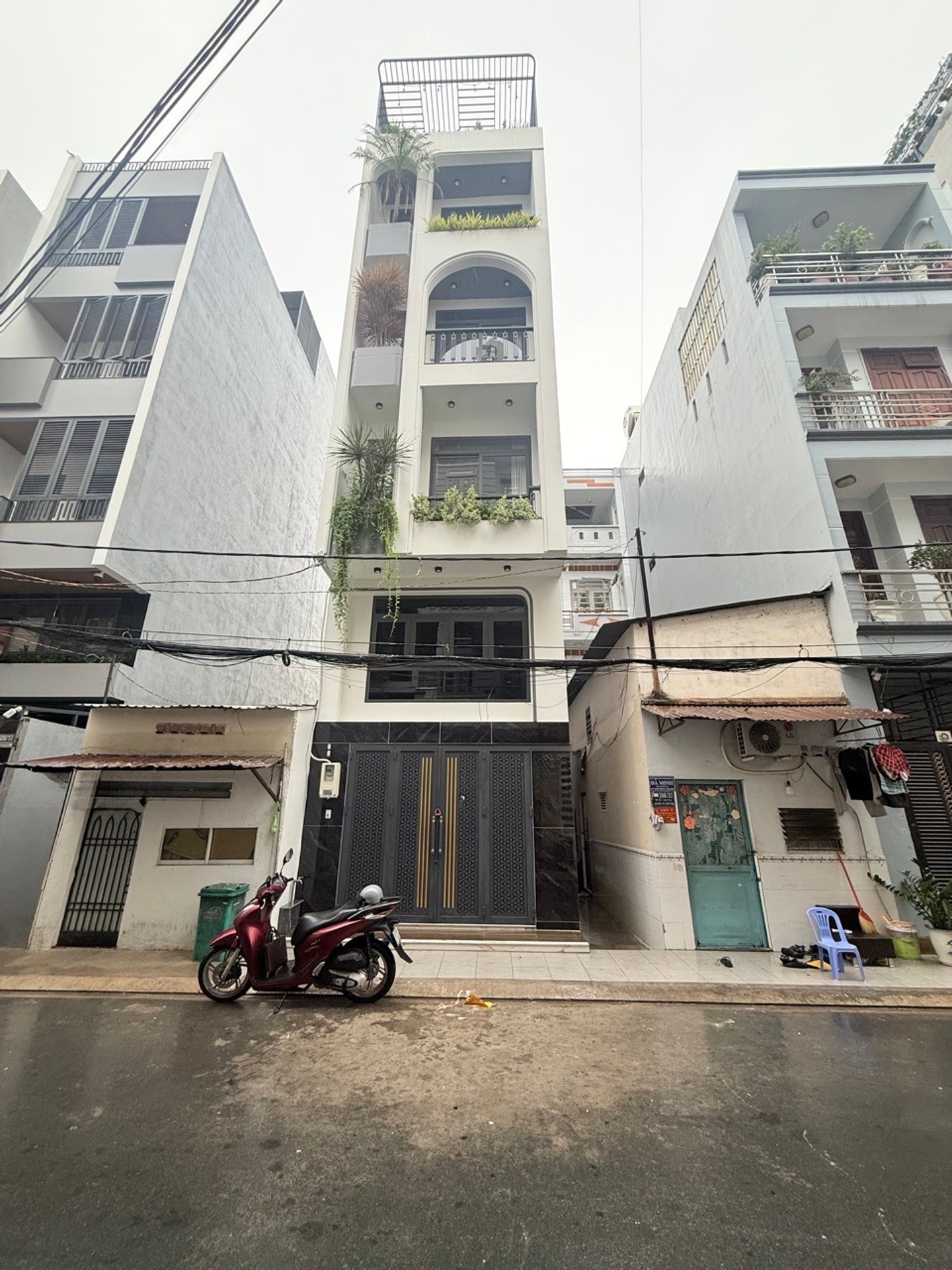 Nhà 6 tầng thang máy hiện đại tại Phạm Văn Bạch với giá tốt gan san bay tan son nhất