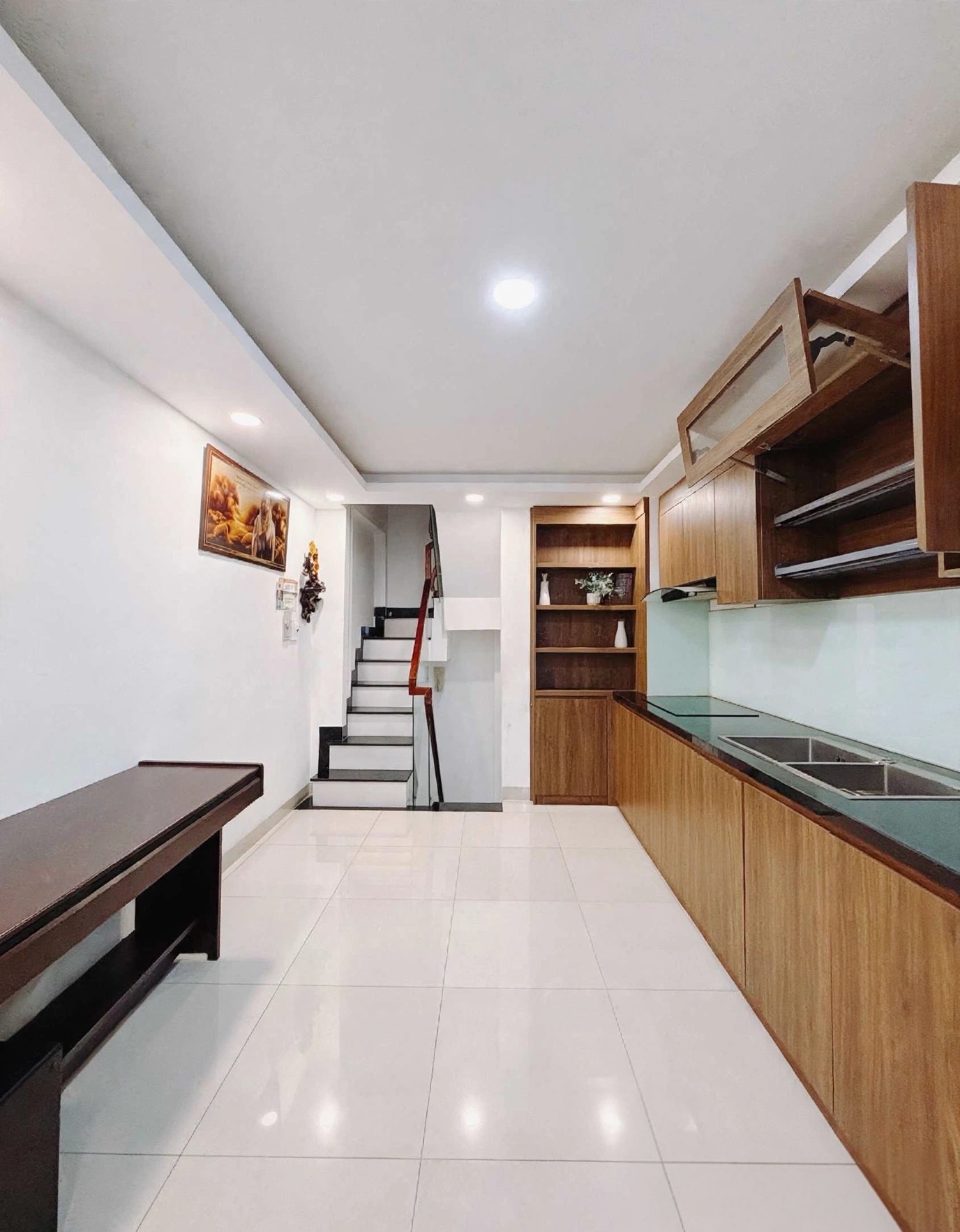 Gần ĐH Nguyễn Tất Thành - 5 tầng - Nhỉnh 4 tỷ - 3pn -Sổ đẹp
