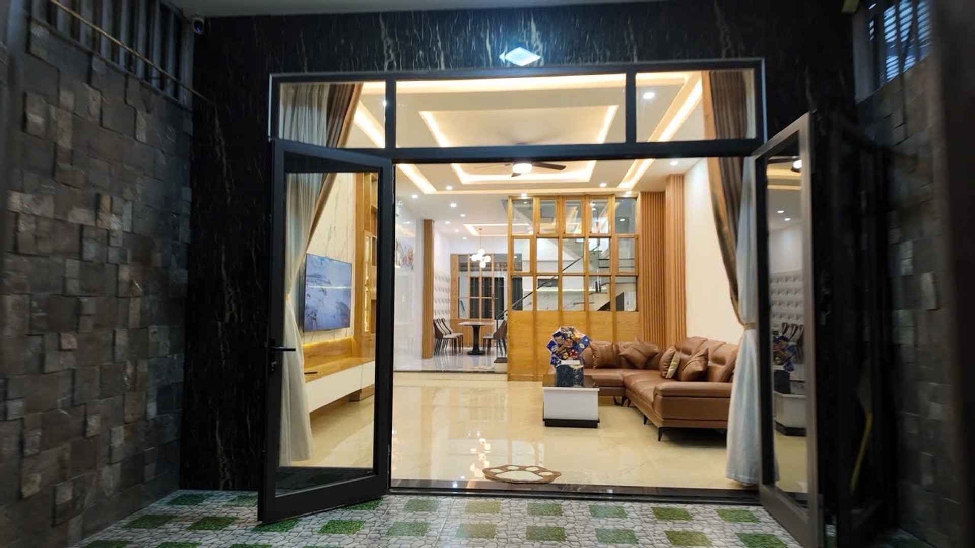 Nhà mặt phố 4 tầng Hoà Xuân - Kinh doanh đỉnh, không gian sống lý tưởng