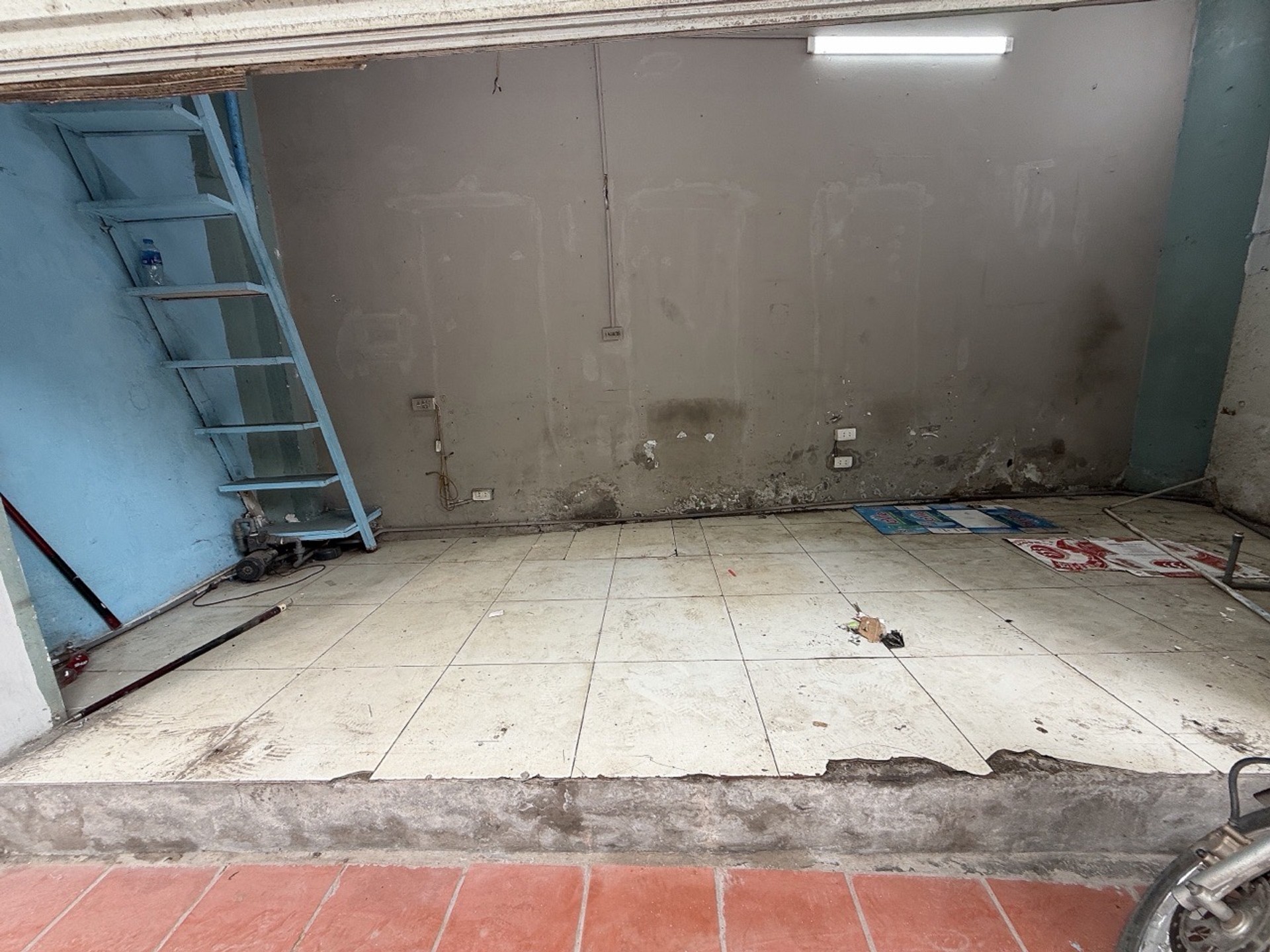 Bán nhà mặt phố Hoàng Mai lô góc 2 mặt thoáng, 3 tầng, 13.6m²