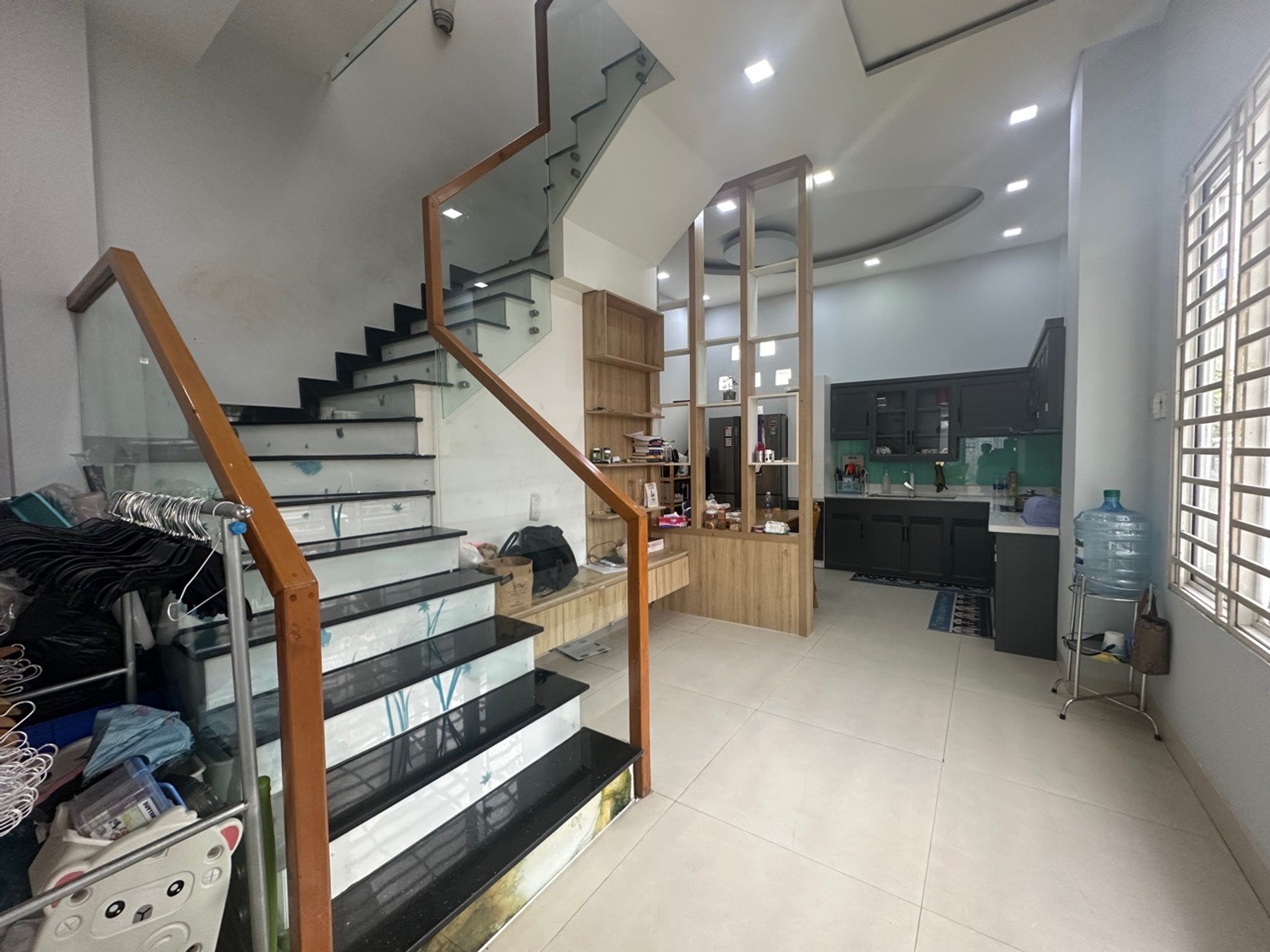TỔNG HẠ 1,5 TỶ – NHÀ LINH ĐÔNG 2 TẦNG – NGANG 6M – Ô TÔ NGỦ TRONG NHÀ – CHỈ 5,5 TỶ THƯƠNG LƯỢNG