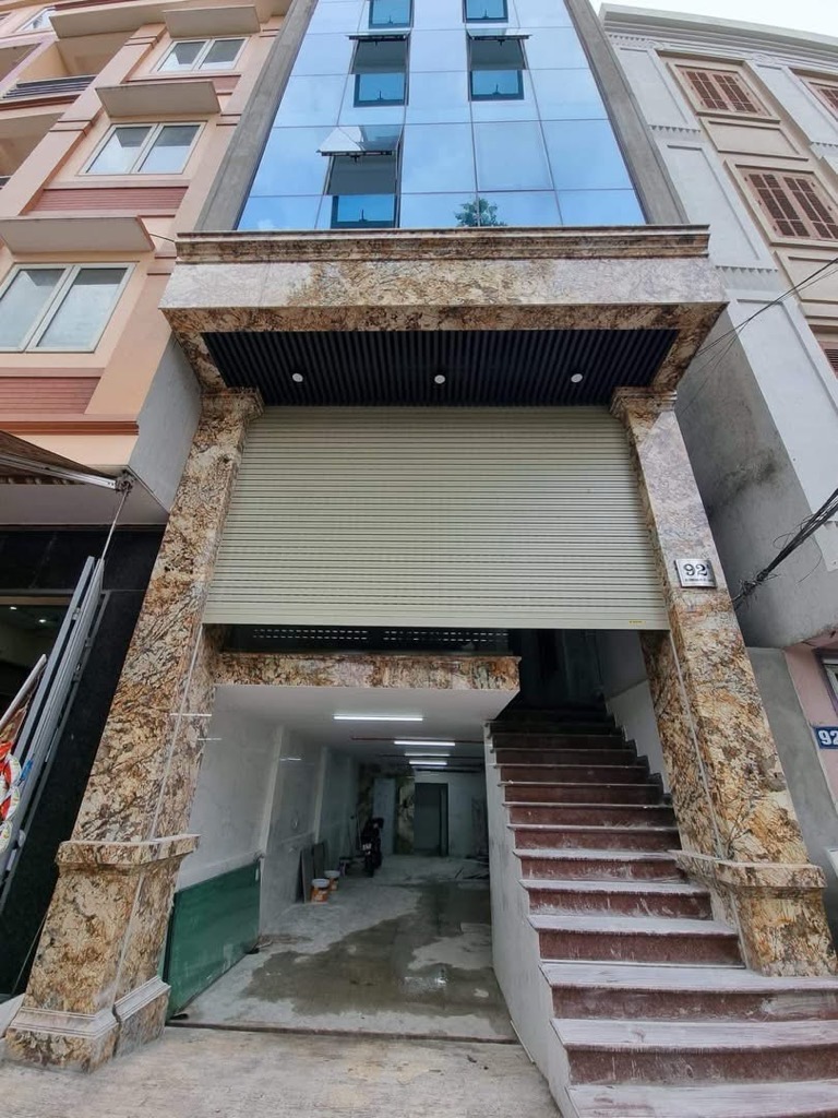 MẶT PHỐ HOÀNG QUỐC VIỆT -80m -8 tầng thang máy, có hầm – GARA 3 Ô TÔ – KINH DOANH ĐỈNH