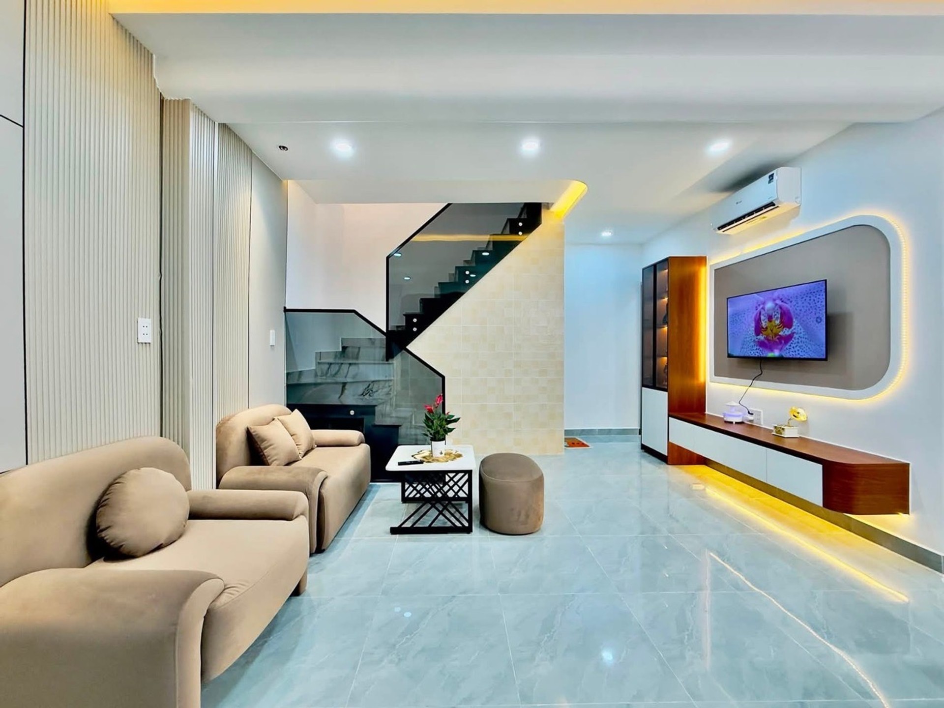 Nhà Hiếm Tại Phú Nhuận - Vị Trí Đẹp, Giá Tốt, 2 Tầng Sang Trọng