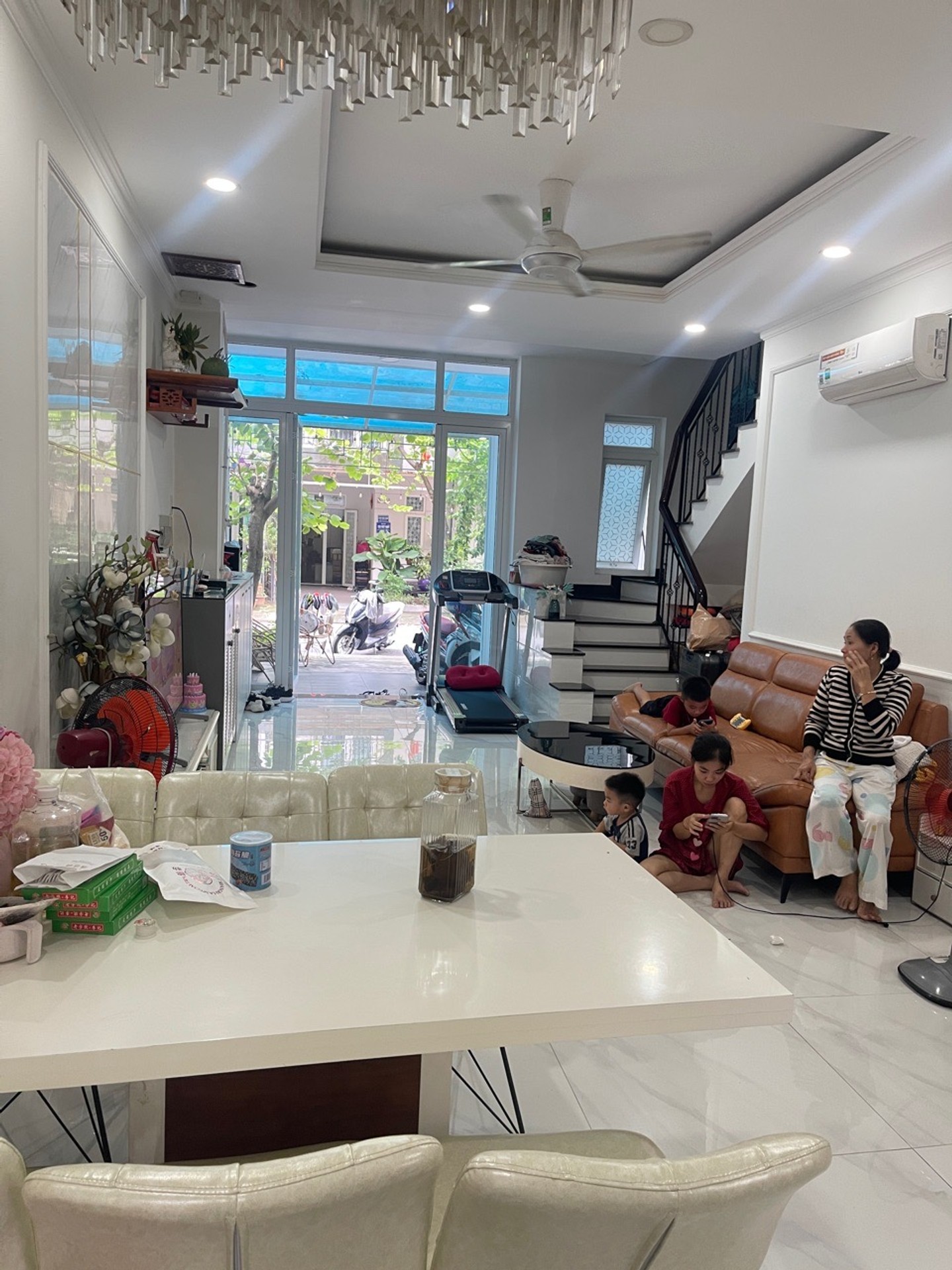 Chỉ 11 tỷ có ngay nhà phố 3 tầng khu compoud Park Riveside bưng ông thoàn q9