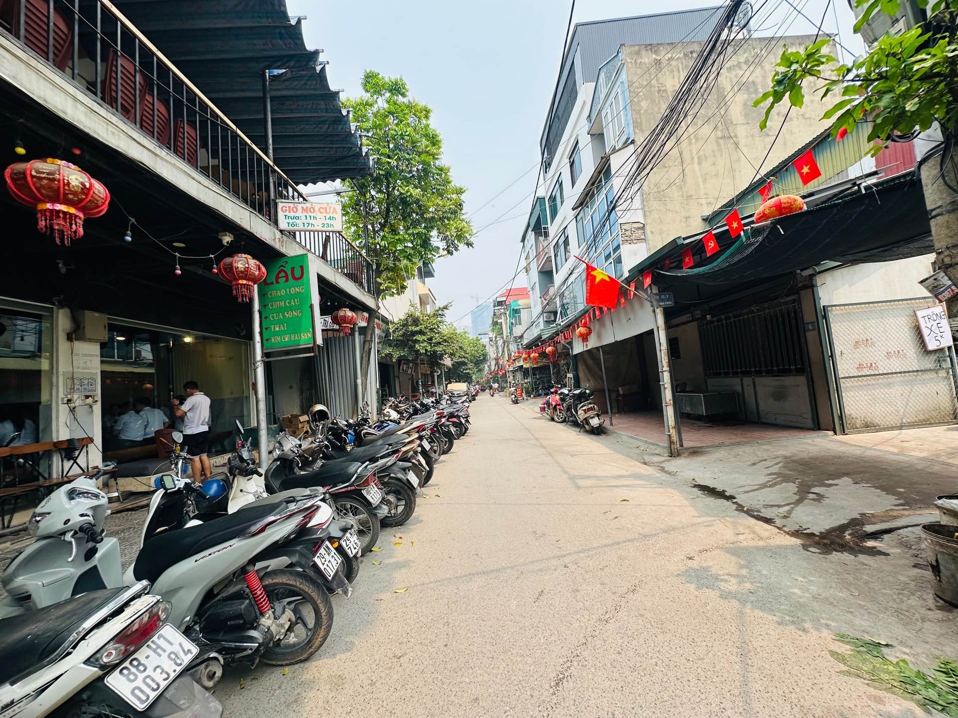 Nhà 5 tầng tại Vạn Phúc, ô tô 7 chỗ đỗ cửa, nhà đẹp ở ngay