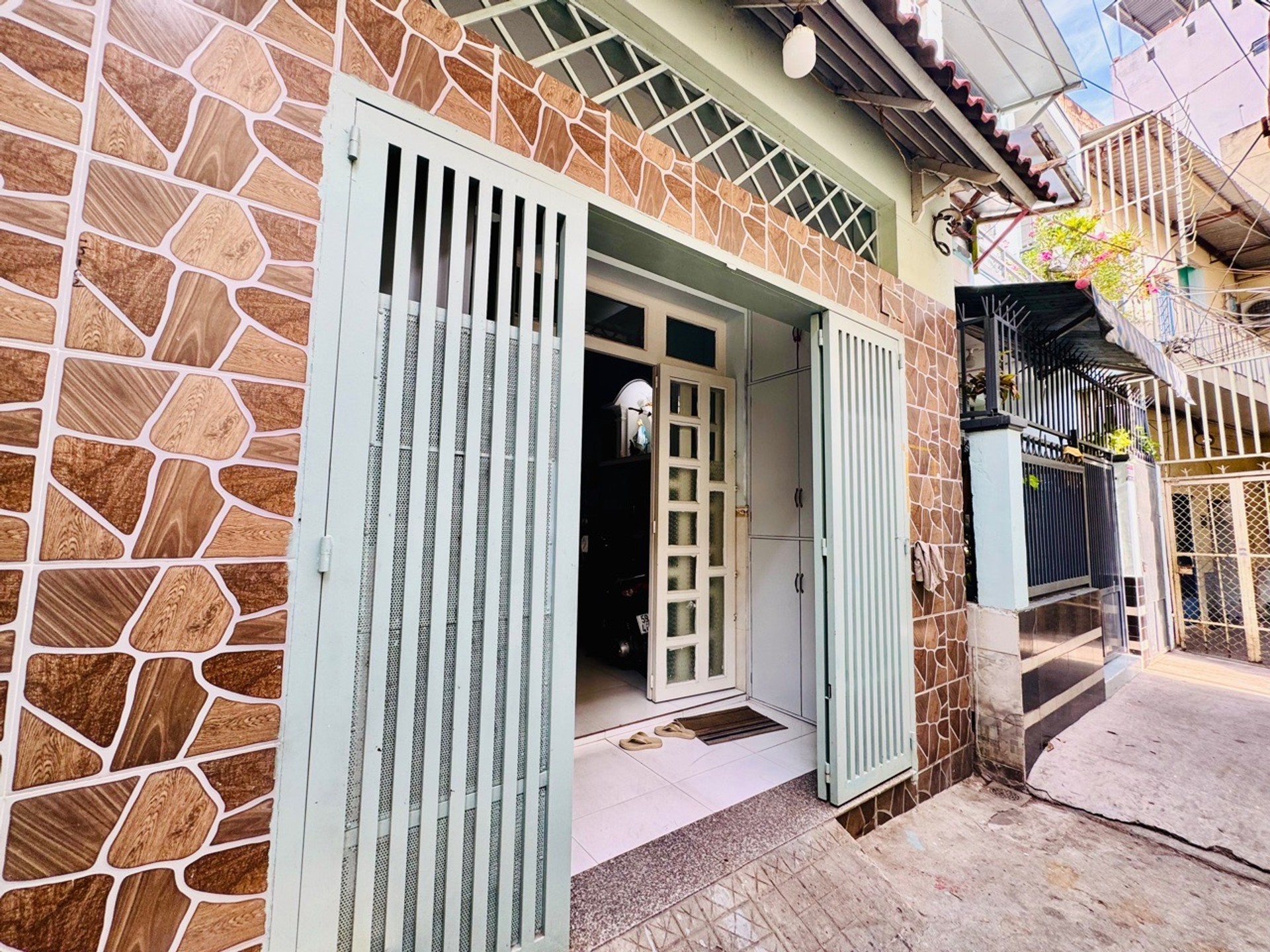 Nhà đẹp 4 Tầng, Tạ Quang Bửu, Ngang 4,2m x 12m, Nở hậu tài lộc, Nhỉnh 6 Ty