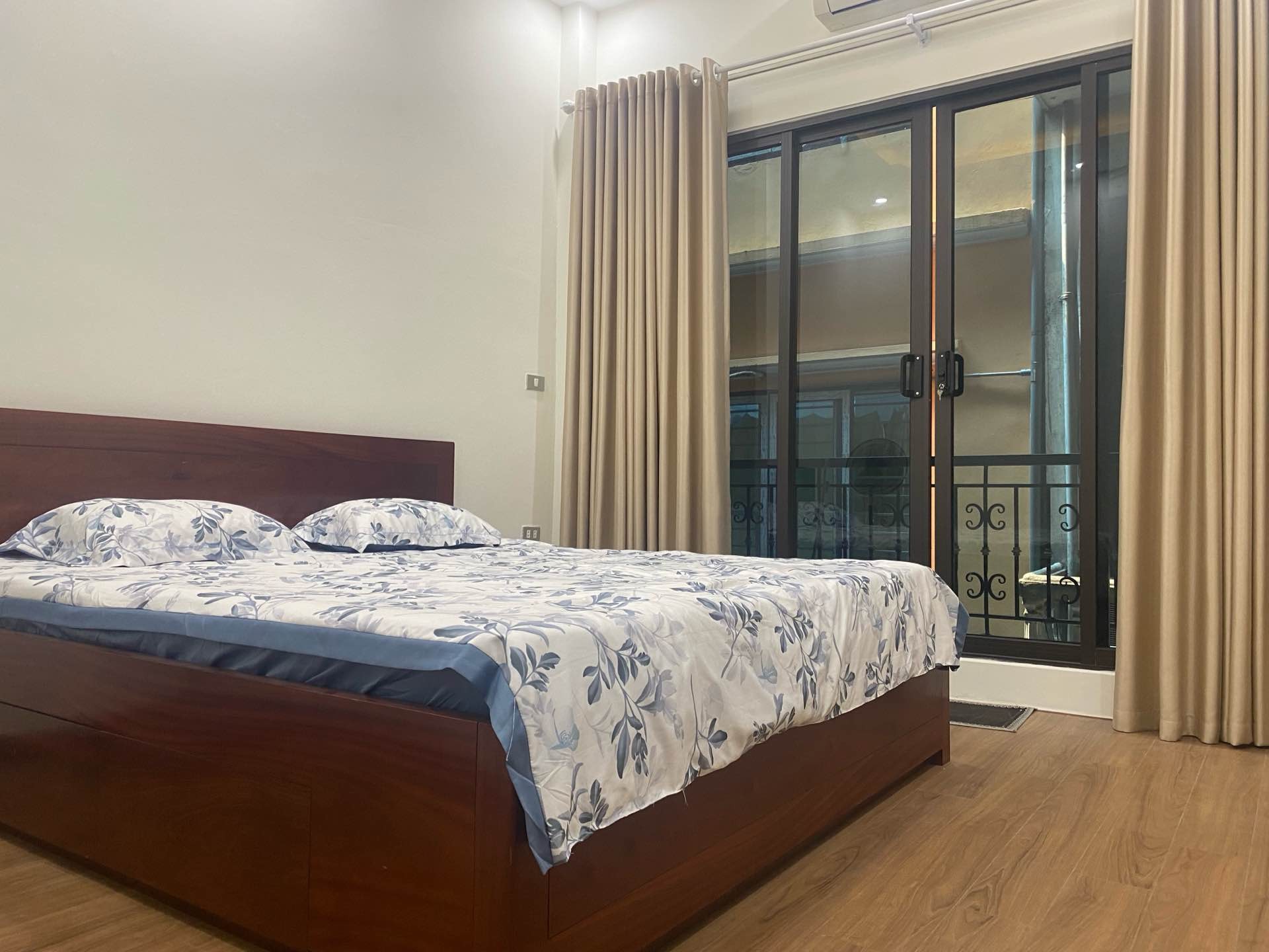 Nhà đẹp Nguyễn Viết Xuân, giá tốt, tặng xe điện Vinfast