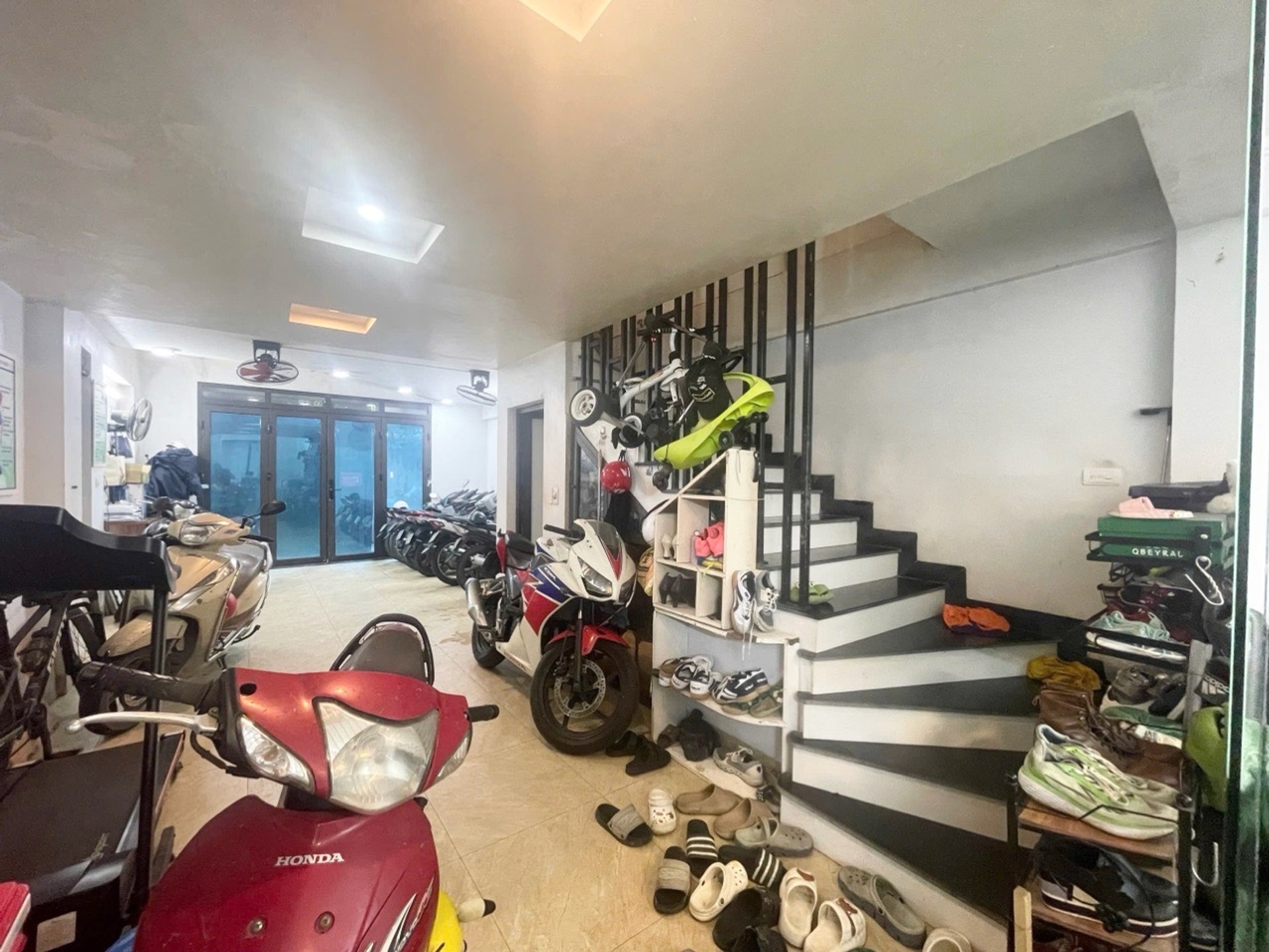 Nhà phố lô góc 5.5 tầng bên Minh Khai, không gian sống thượng lưu giữa lòng đô thị