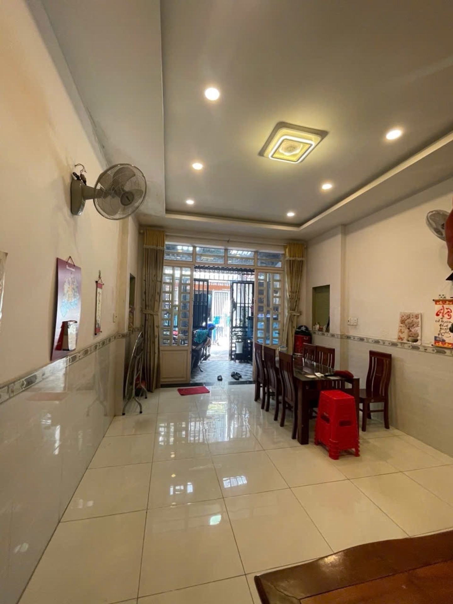Bán nhà riêng 2 tầng tại Bình Tân, diện tích 54.6 m2, pháp lý cơ sở, sân rộng tiện lợi