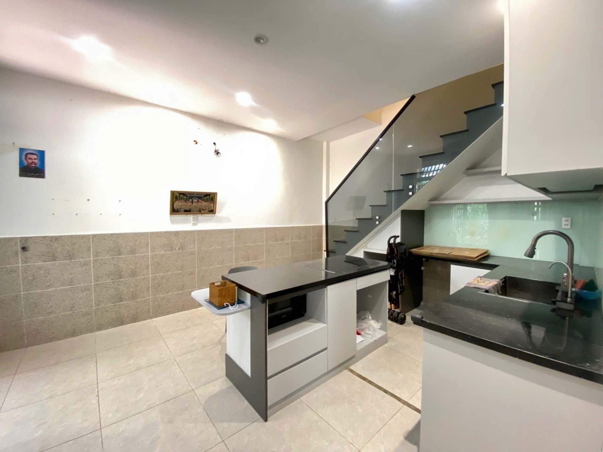 Bán nhà riêng 50m² sát công viên Lê Thị Riêng, hẻm xe tải, sân đậu ô tô, 3 phòng ngủ