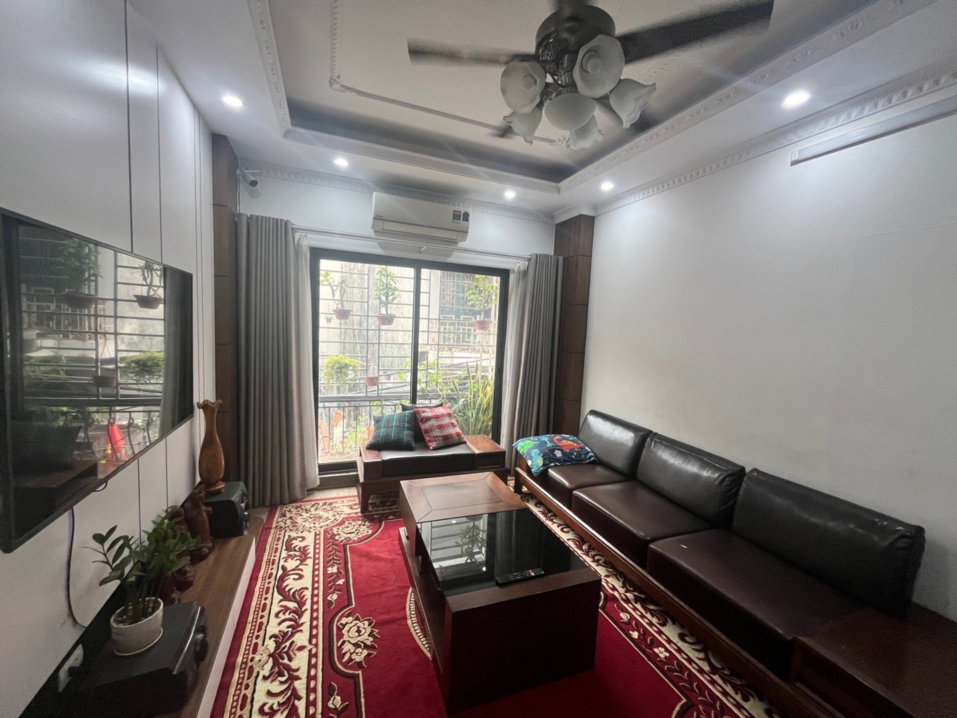 Nhà lô góc 5 tầng giáp Nhị - Không gian sống thoáng đãng